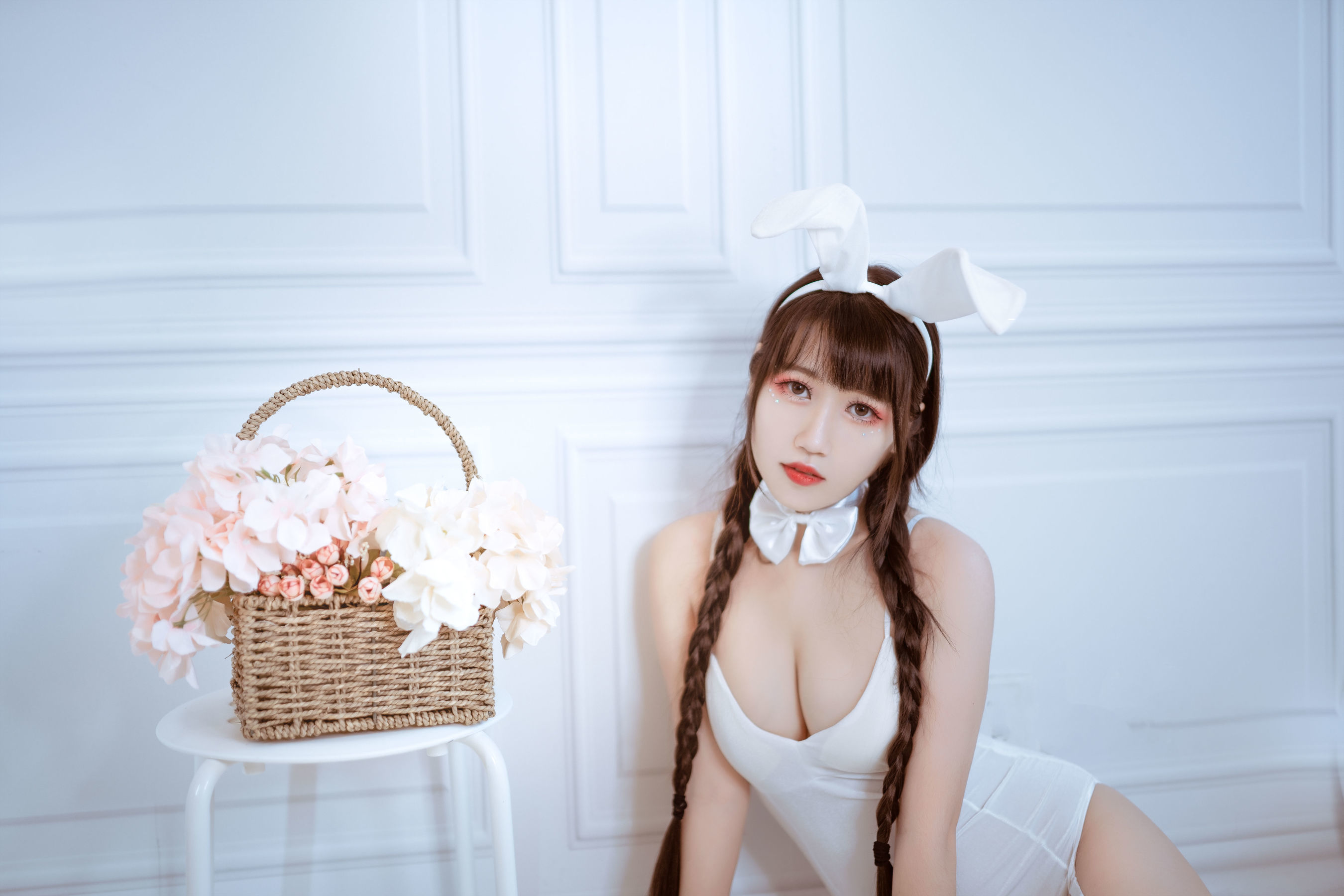 微博人气Coser不呆猫 白色兔女郎