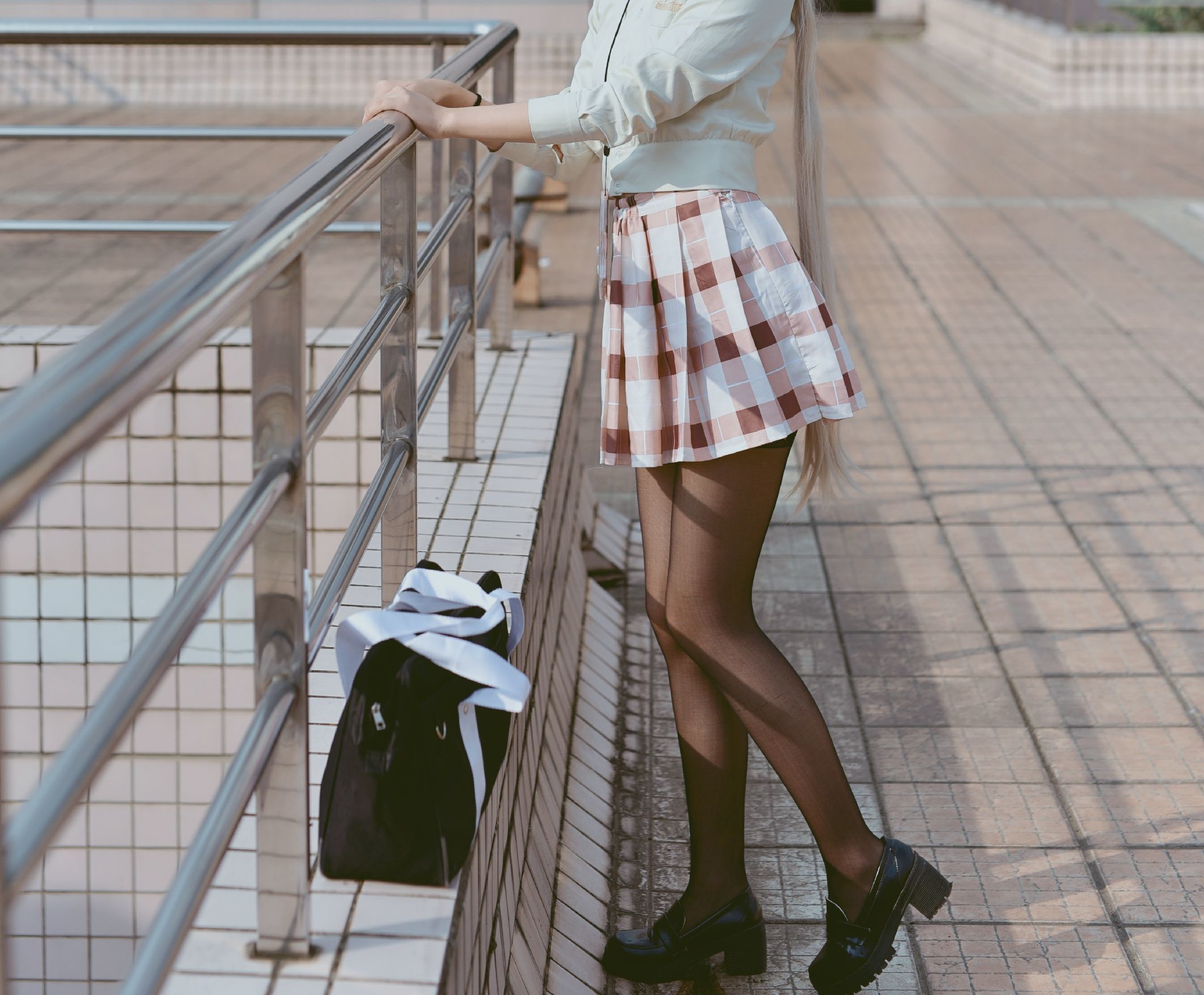 清纯少女五更百鬼 校服穹