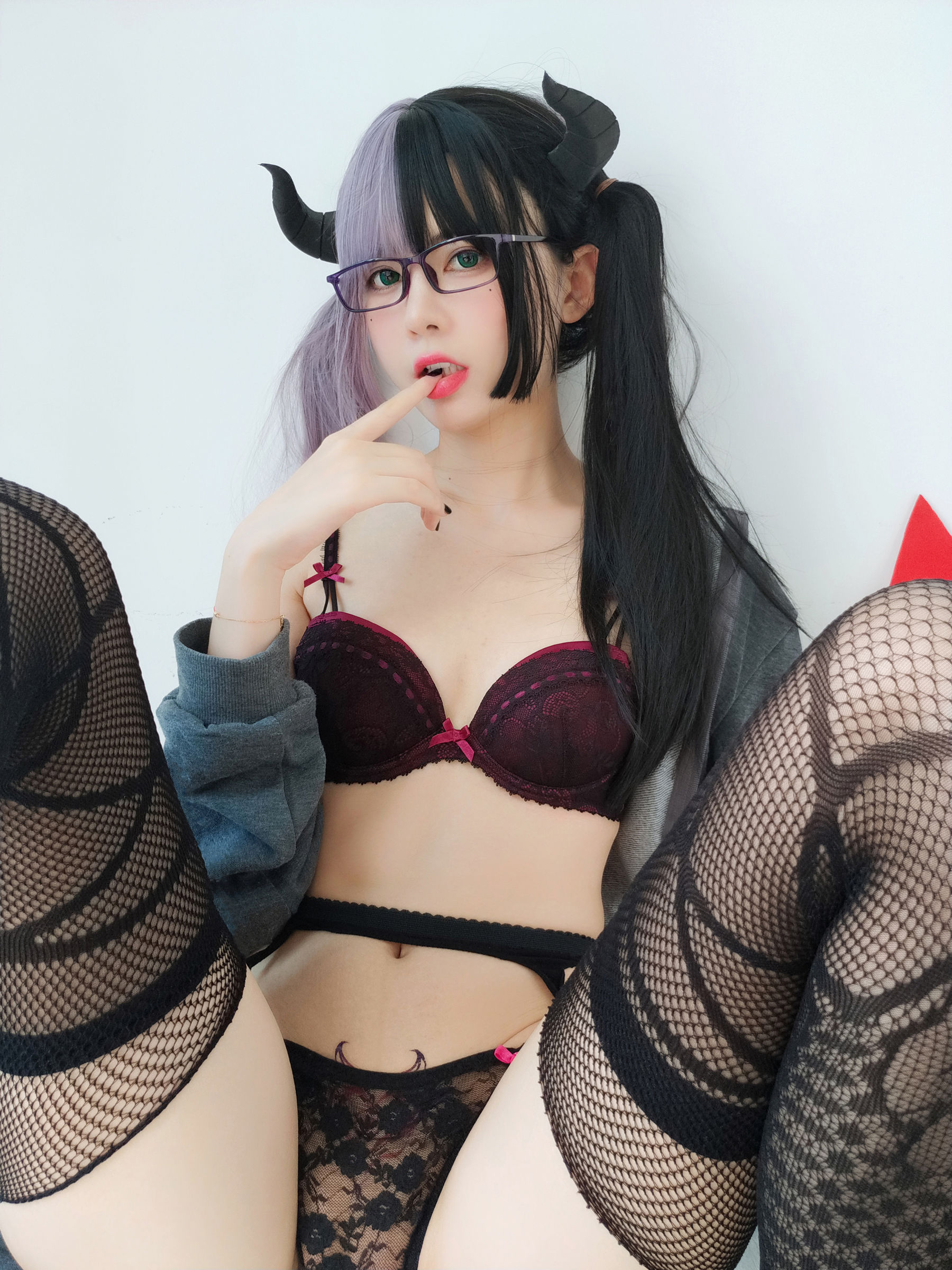 萌妹子眼酱大魔王w 黑色情趣网袜