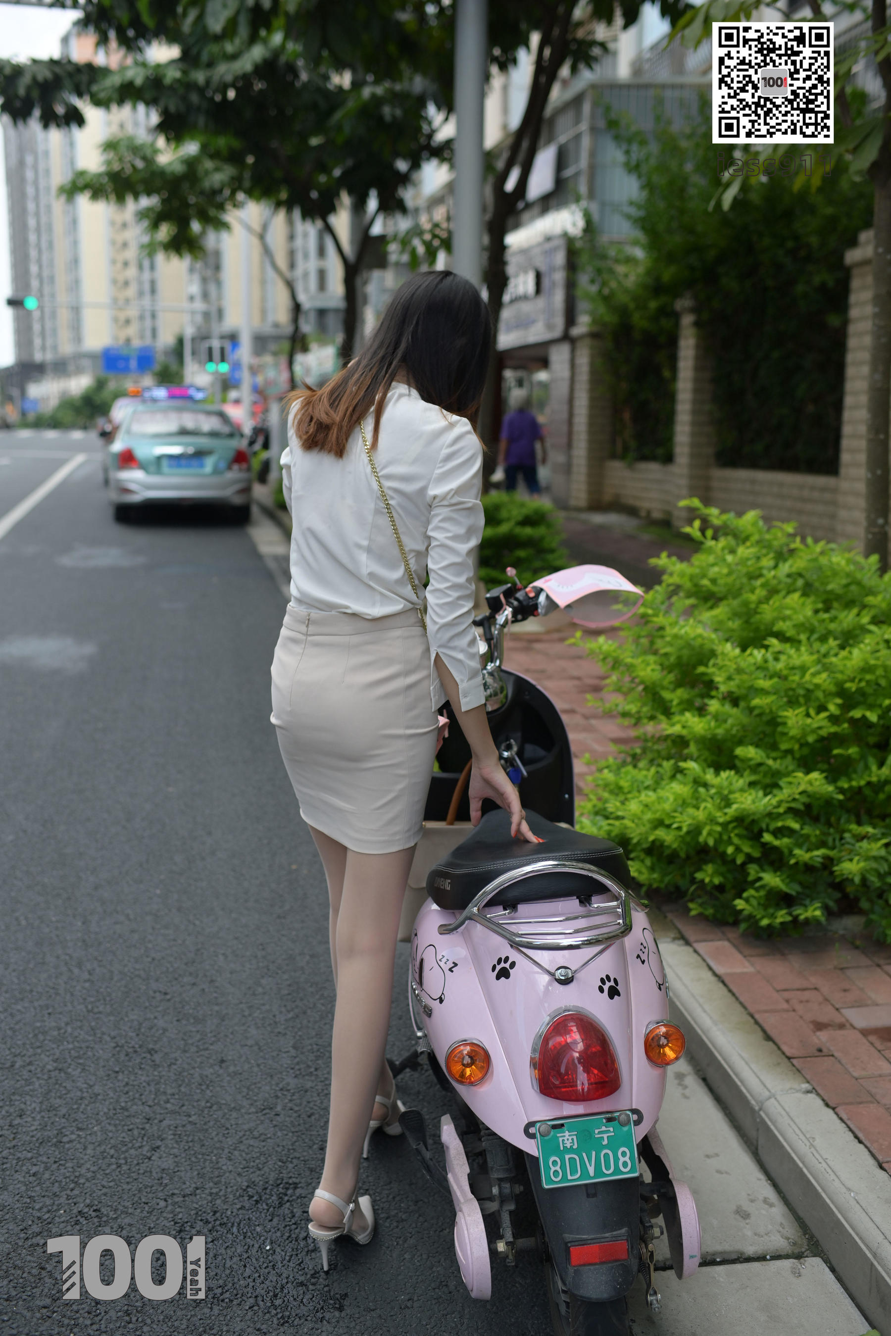 [IESS一千零一夜]  西瓜 《骑电瓶车1》