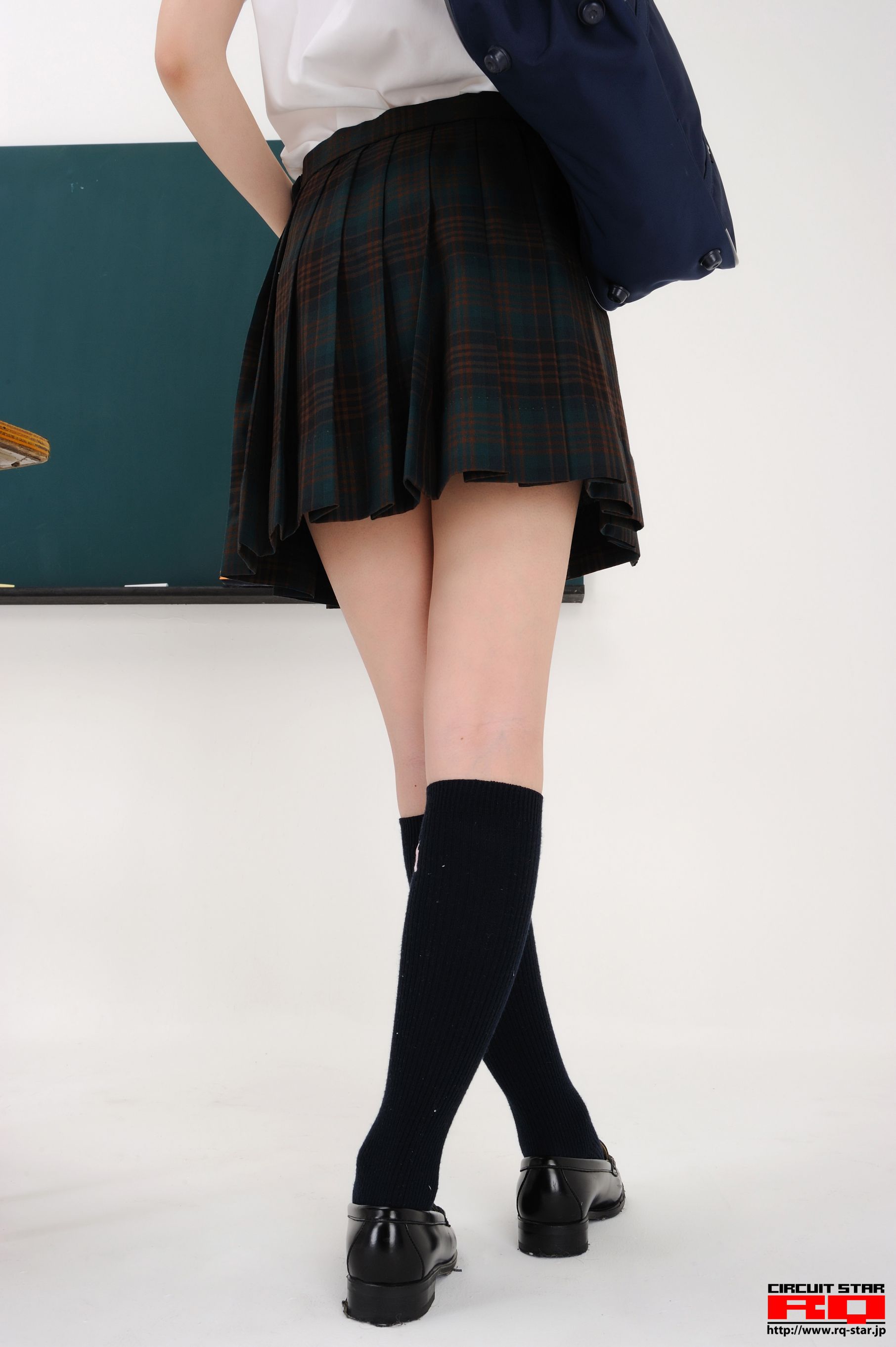 [RQ-STAR] NO.00378 生田晴香 School Girl 写真集