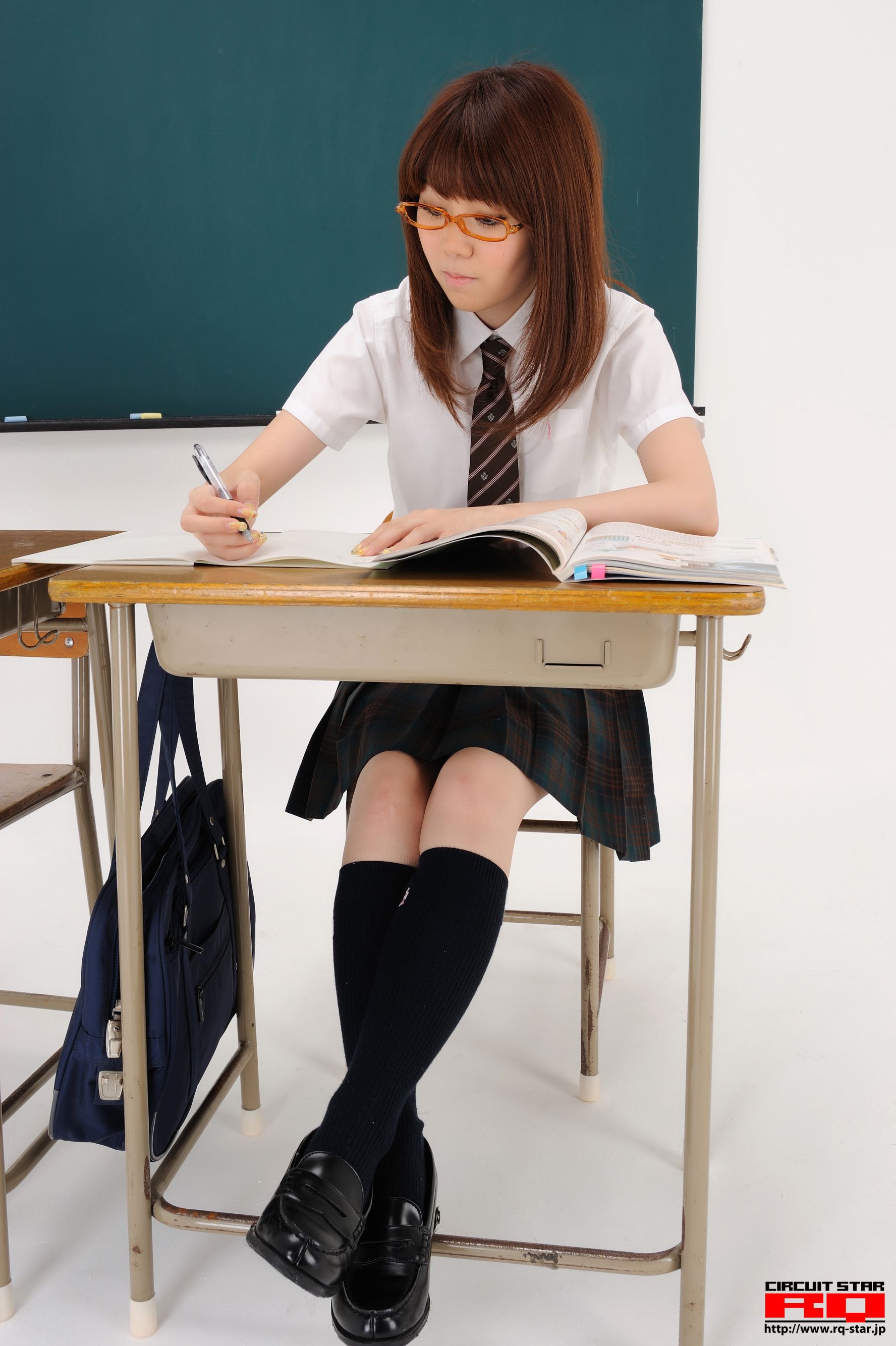 [RQ-STAR] NO.00378 生田晴香 School Girl 写真集