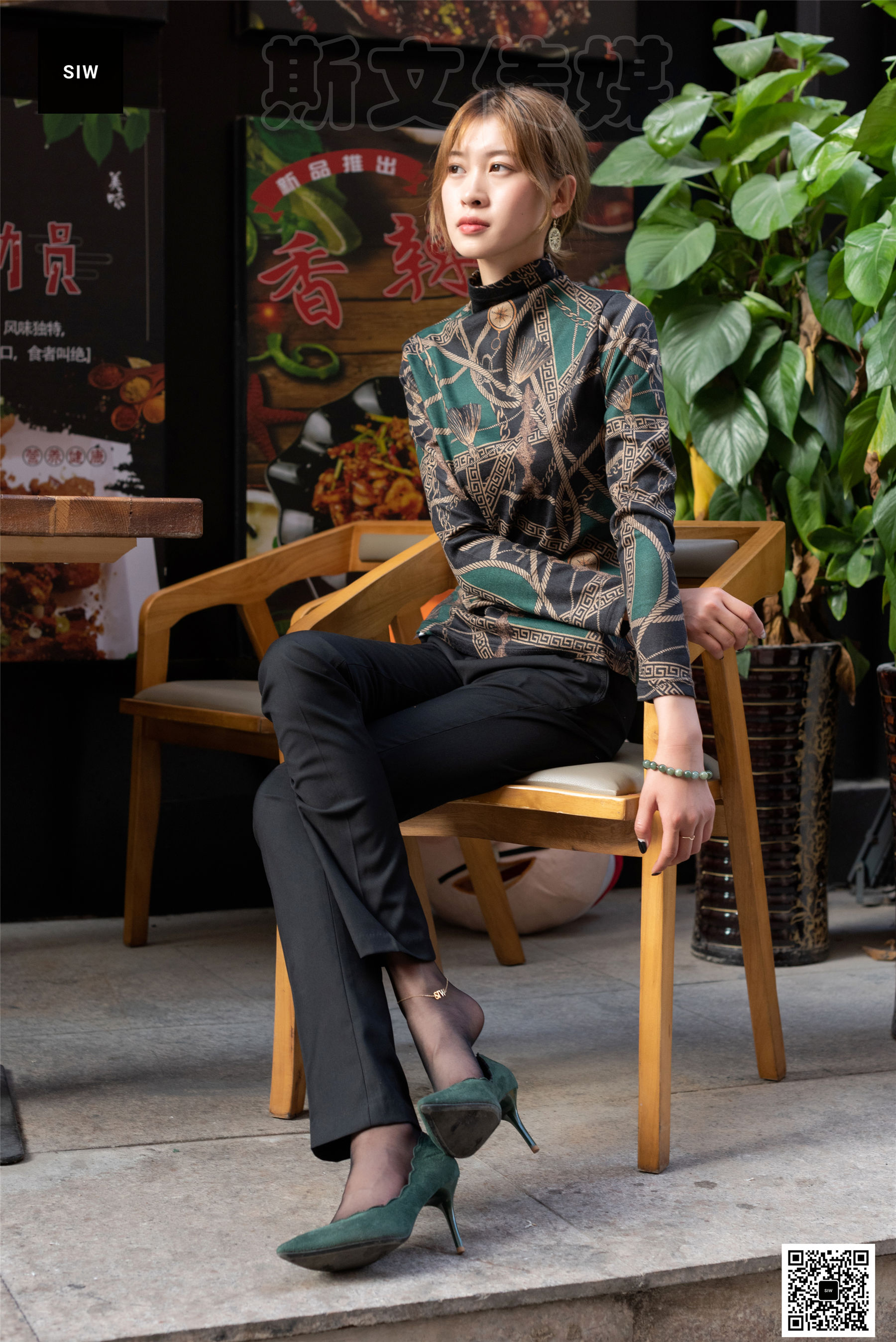 [斯文传媒SIW]  新芳 餐馆门前