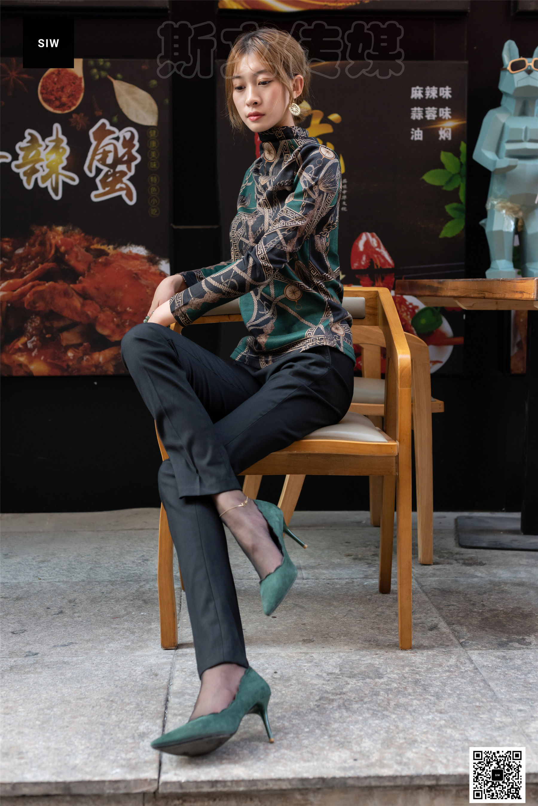 [斯文传媒SIW]  新芳 餐馆门前