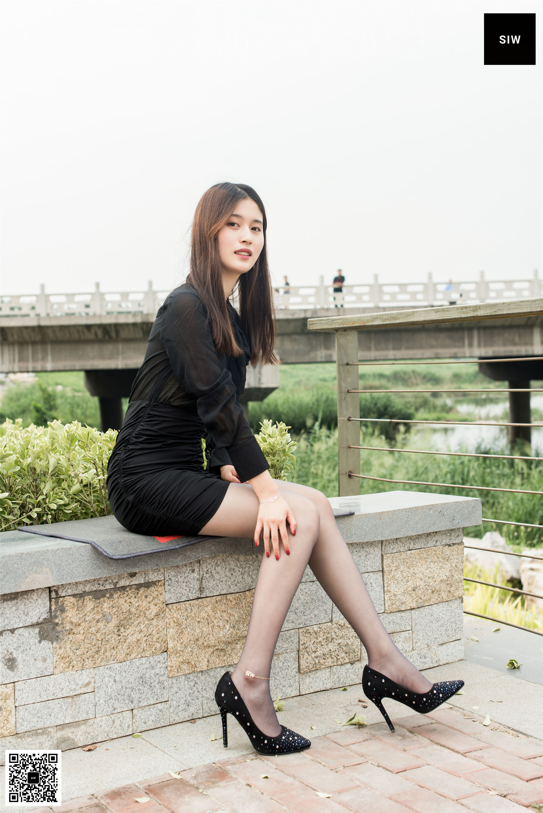 [斯文传媒SIW]  甄珍 江边女郎