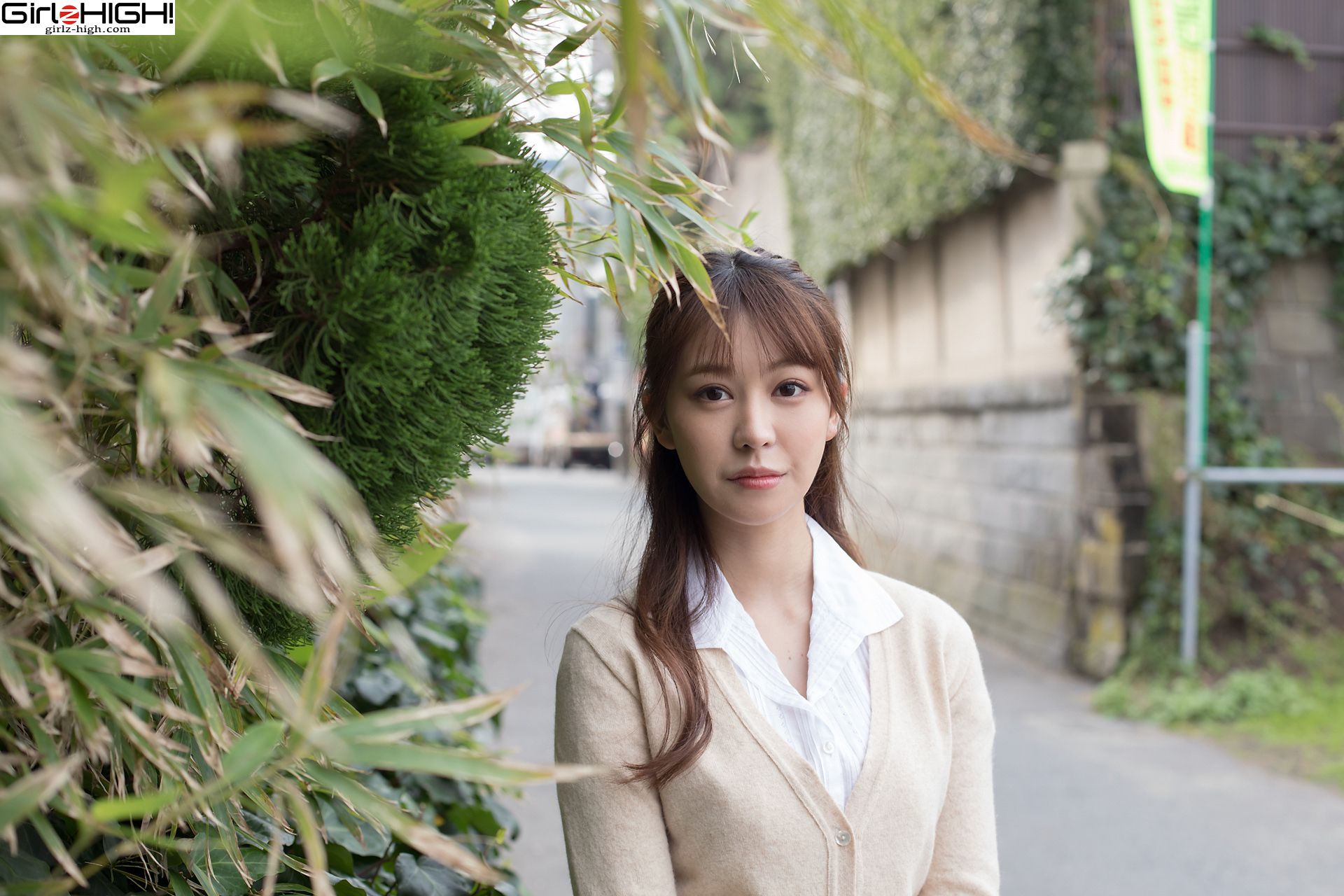 [Girlz-High] Kasumi Yoshinaga 吉永佳純 - ghwb_012_001