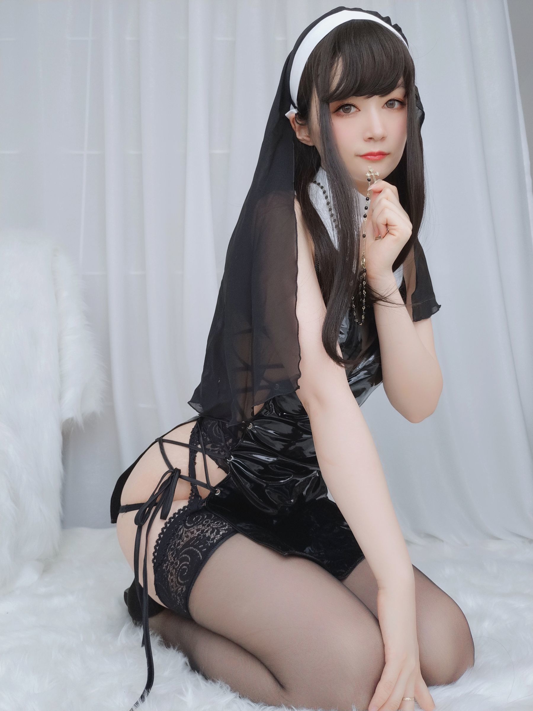 [COS福利] Coser小姐姐白银 - 皮衣修女