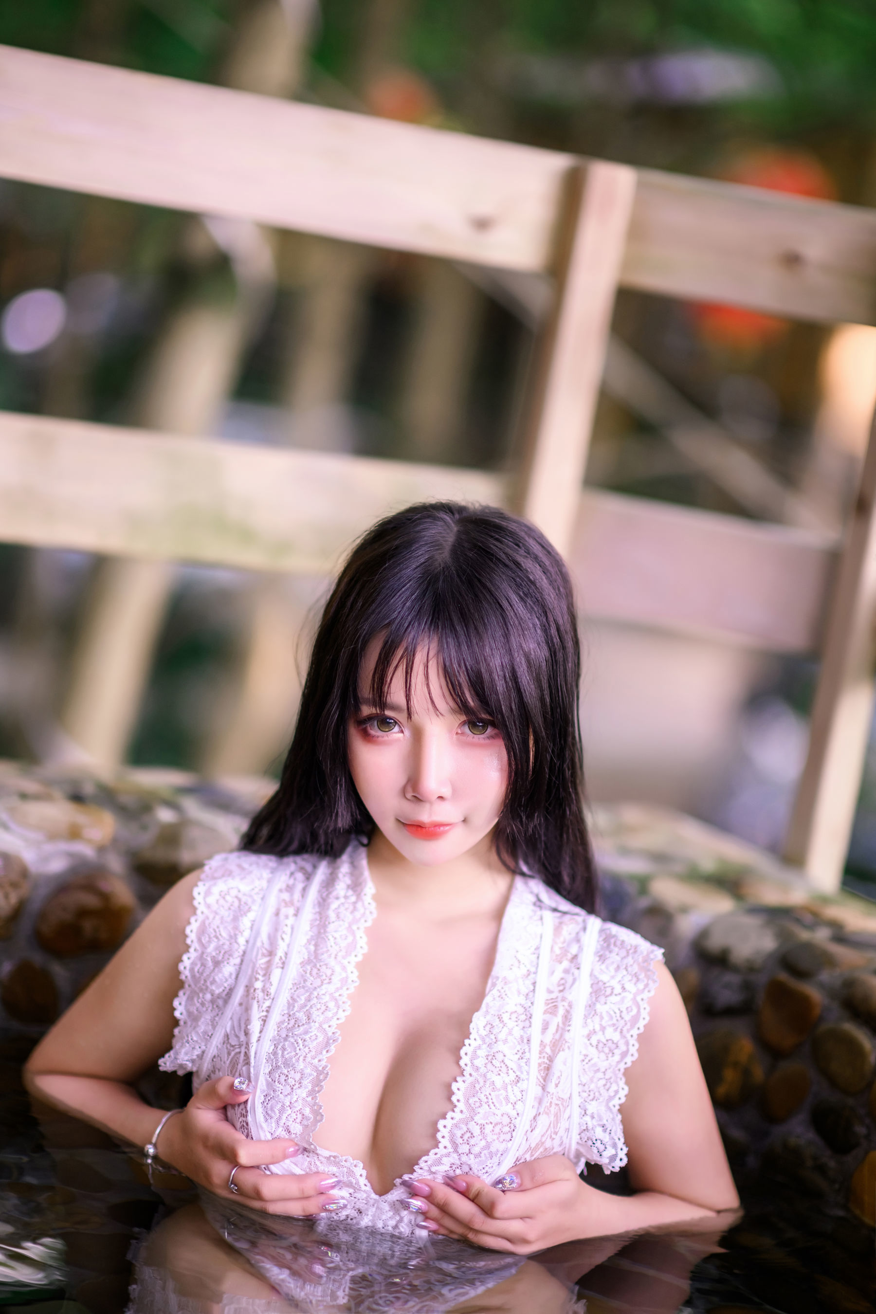 [COS福利] 二次元妹子抱走莫子aa - 室外性感