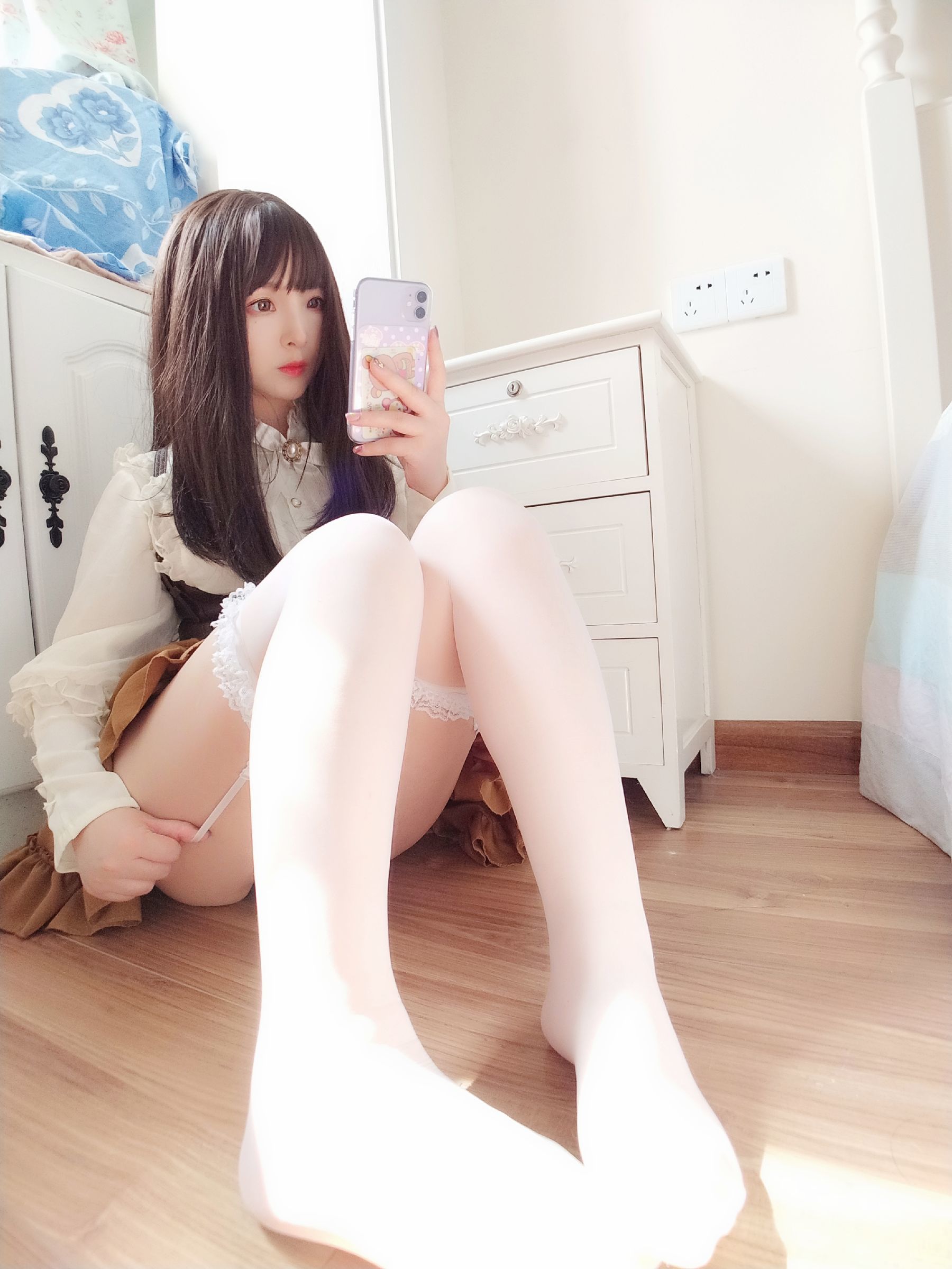 [COS福利] 二次元美女古川kagura - 蕾丝长筒吊带丝袜