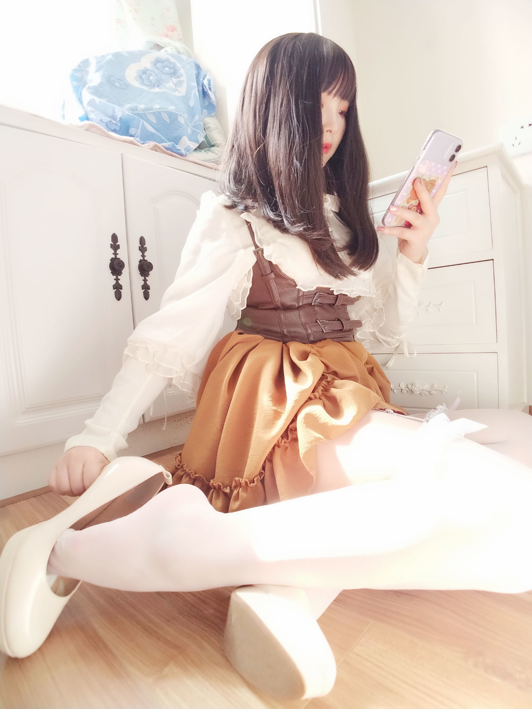 [COS福利] 二次元美女古川kagura - 蕾丝长筒吊带丝袜