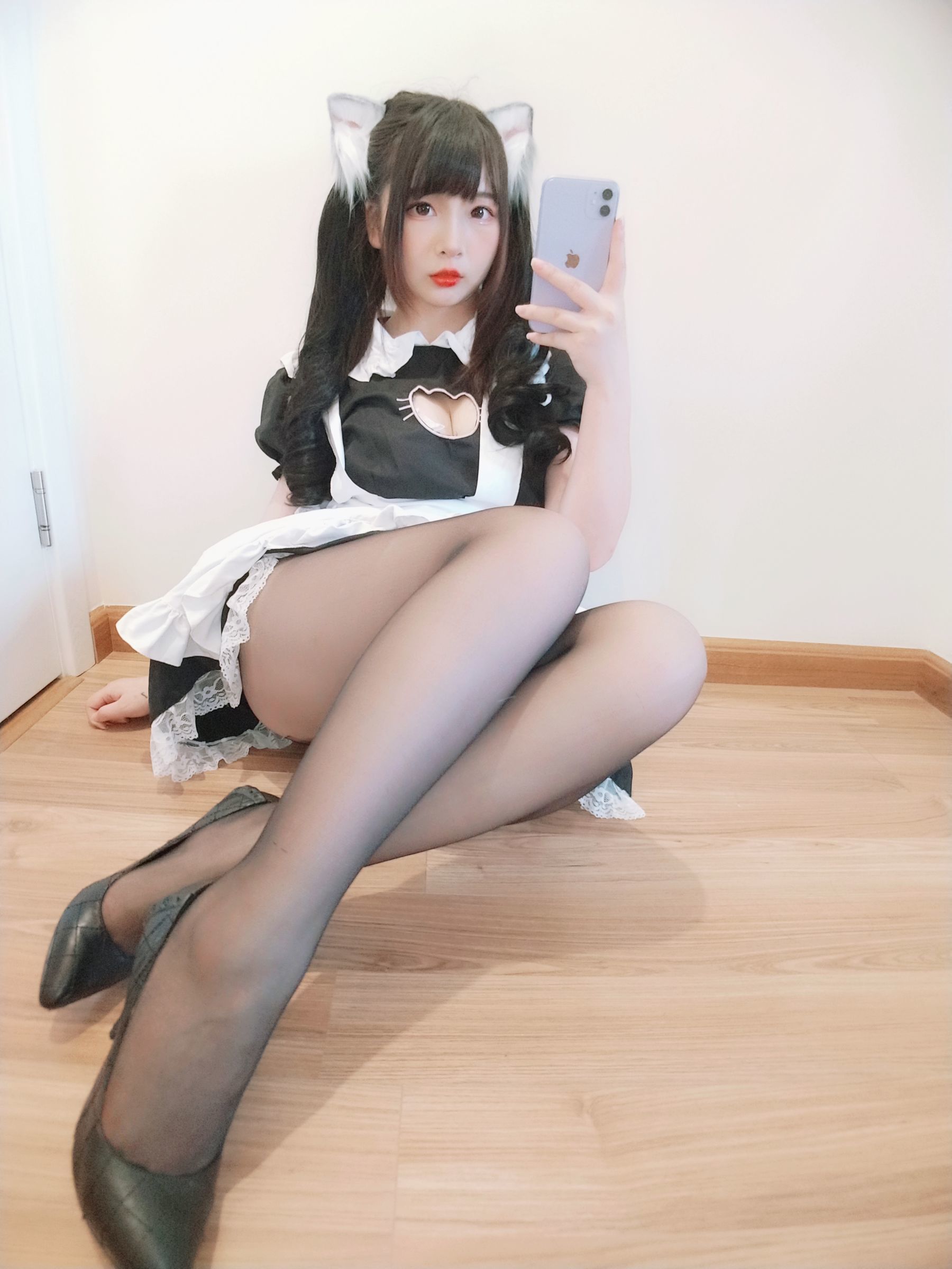 [COS福利] 二次元美女古川kagura - 黑丝开胸 猫耳女仆