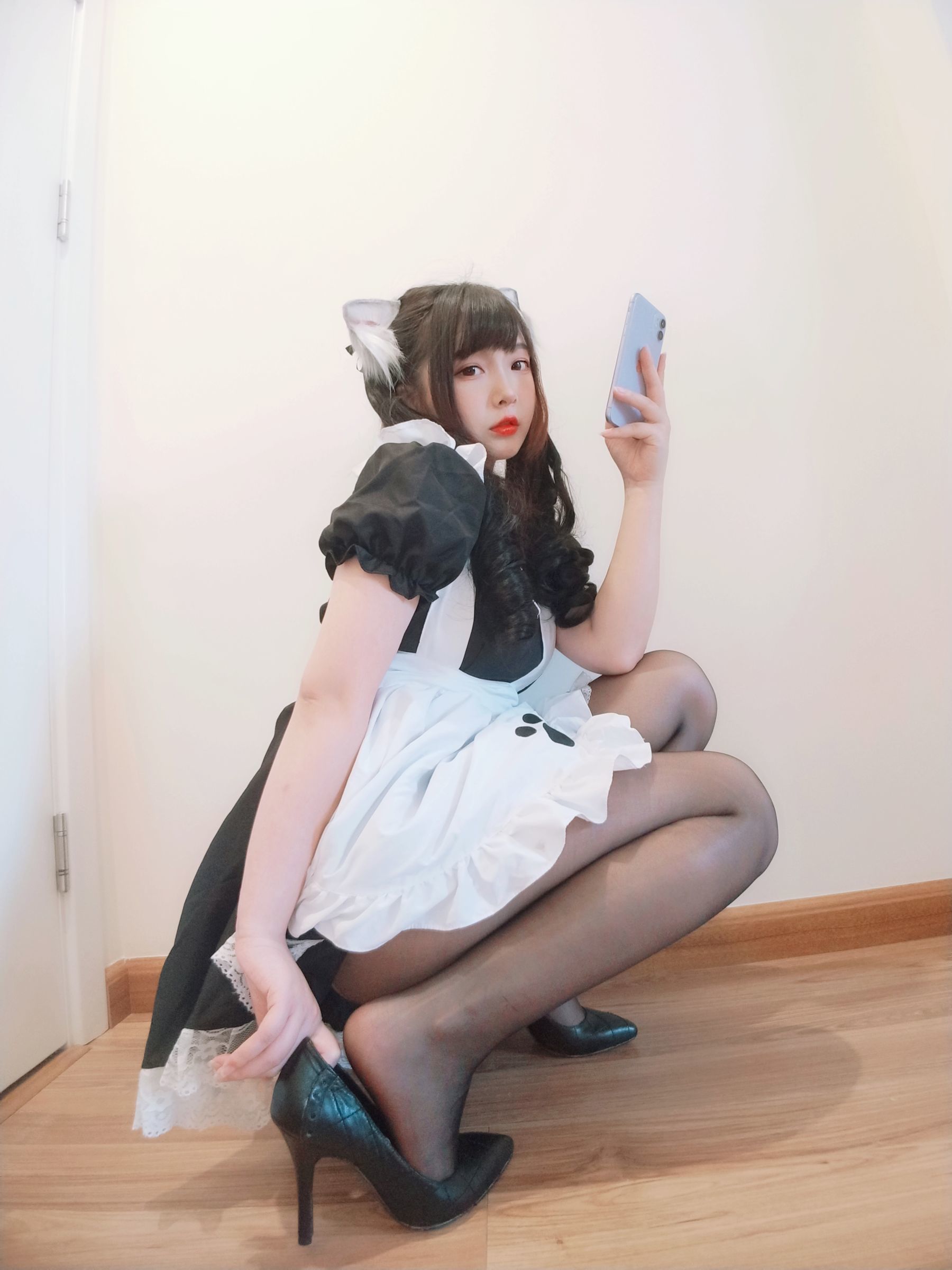 [COS福利] 二次元美女古川kagura - 黑丝开胸 猫耳女仆
