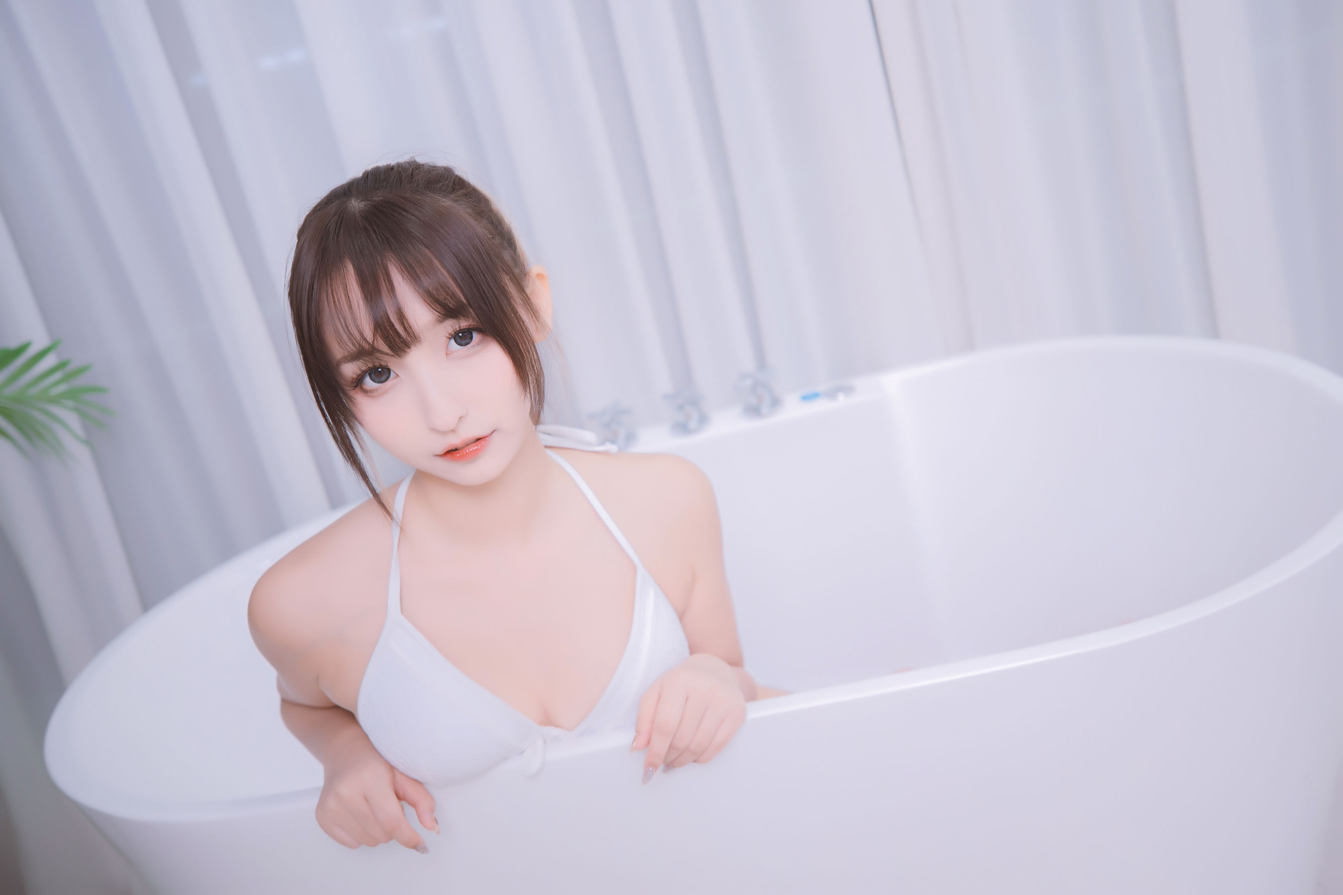 [COS福利] 萝莉神楽板真冬之笑颜水时计-夏日比基尼