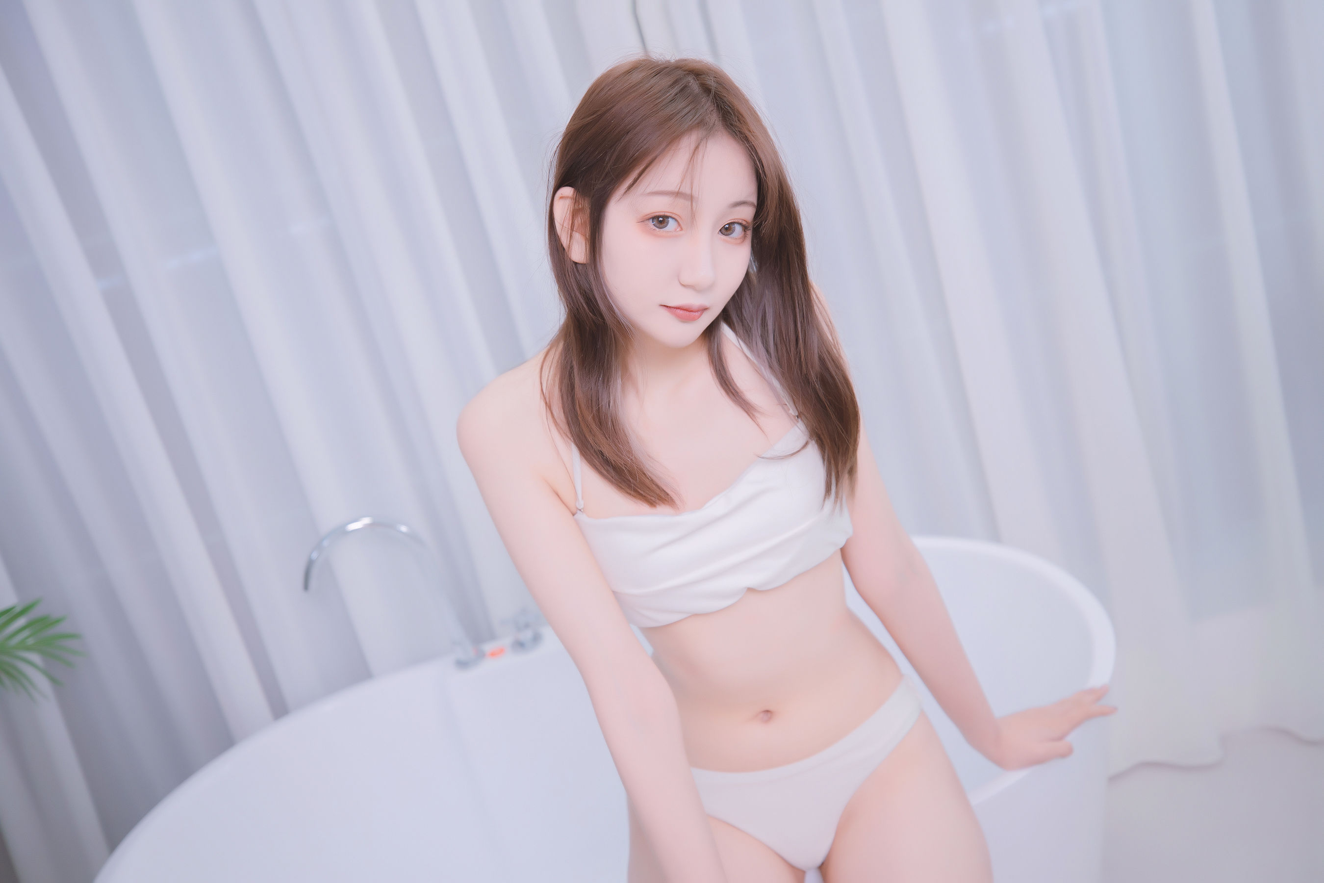 [COS福利] 萝莉神楽板真冬之笑颜水时计-夏日比基尼