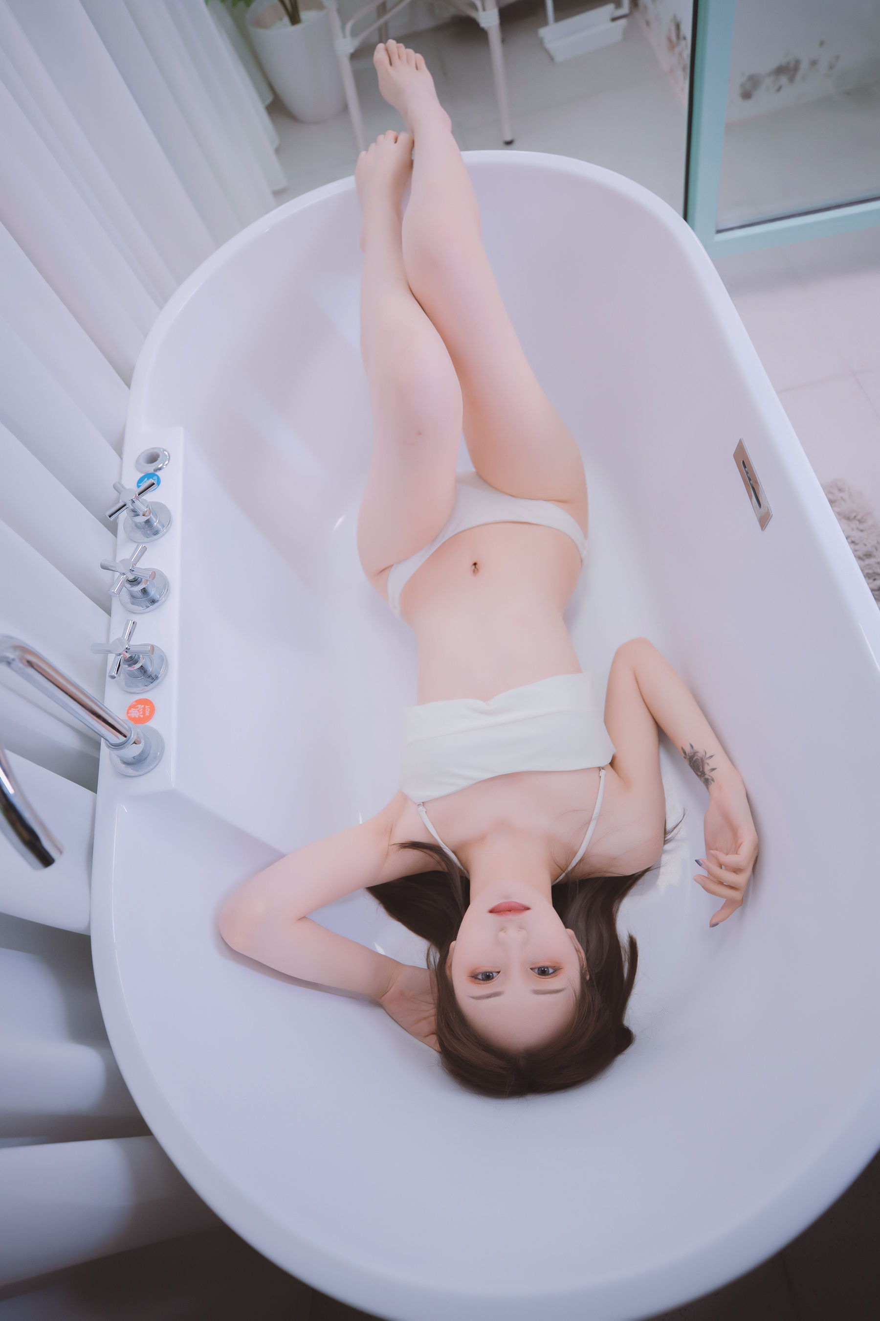 [COS福利] 萝莉神楽板真冬之笑颜水时计-夏日比基尼