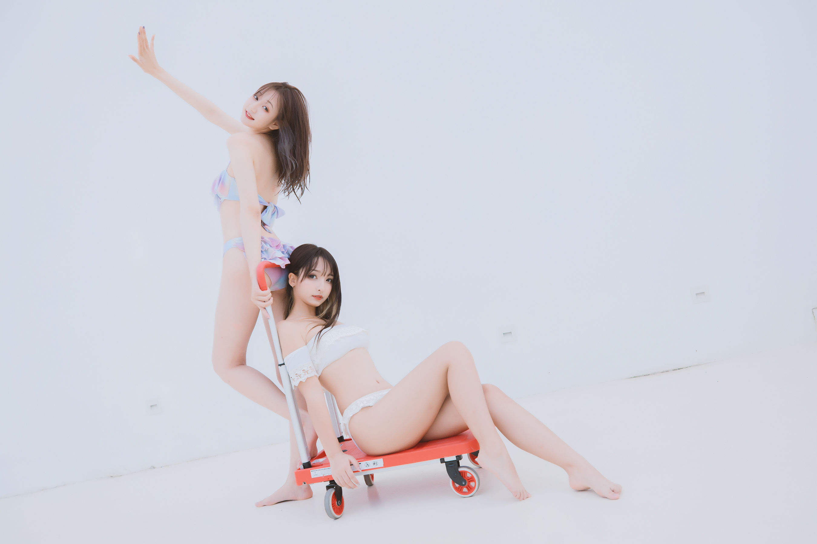 [COS福利] 萝莉神楽板真冬之笑颜水时计-夏日比基尼