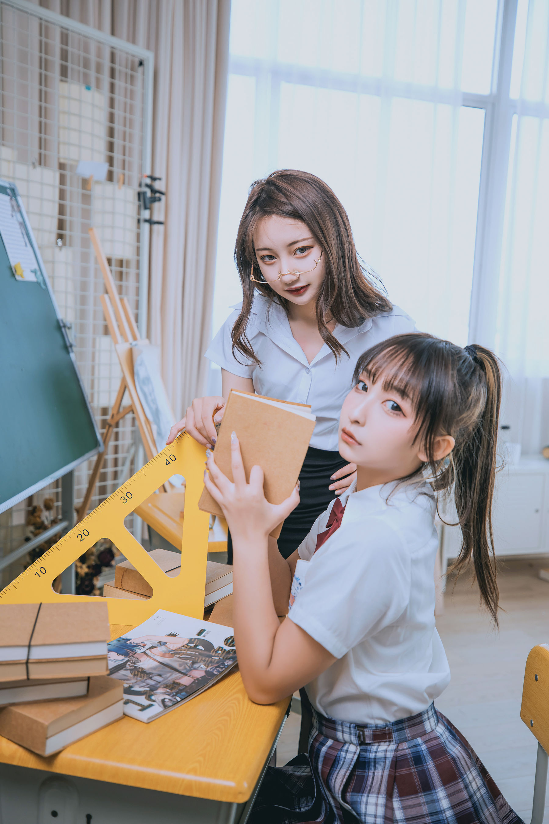 [COS福利] 萝莉神楽板真冬之数之歌-百合教室