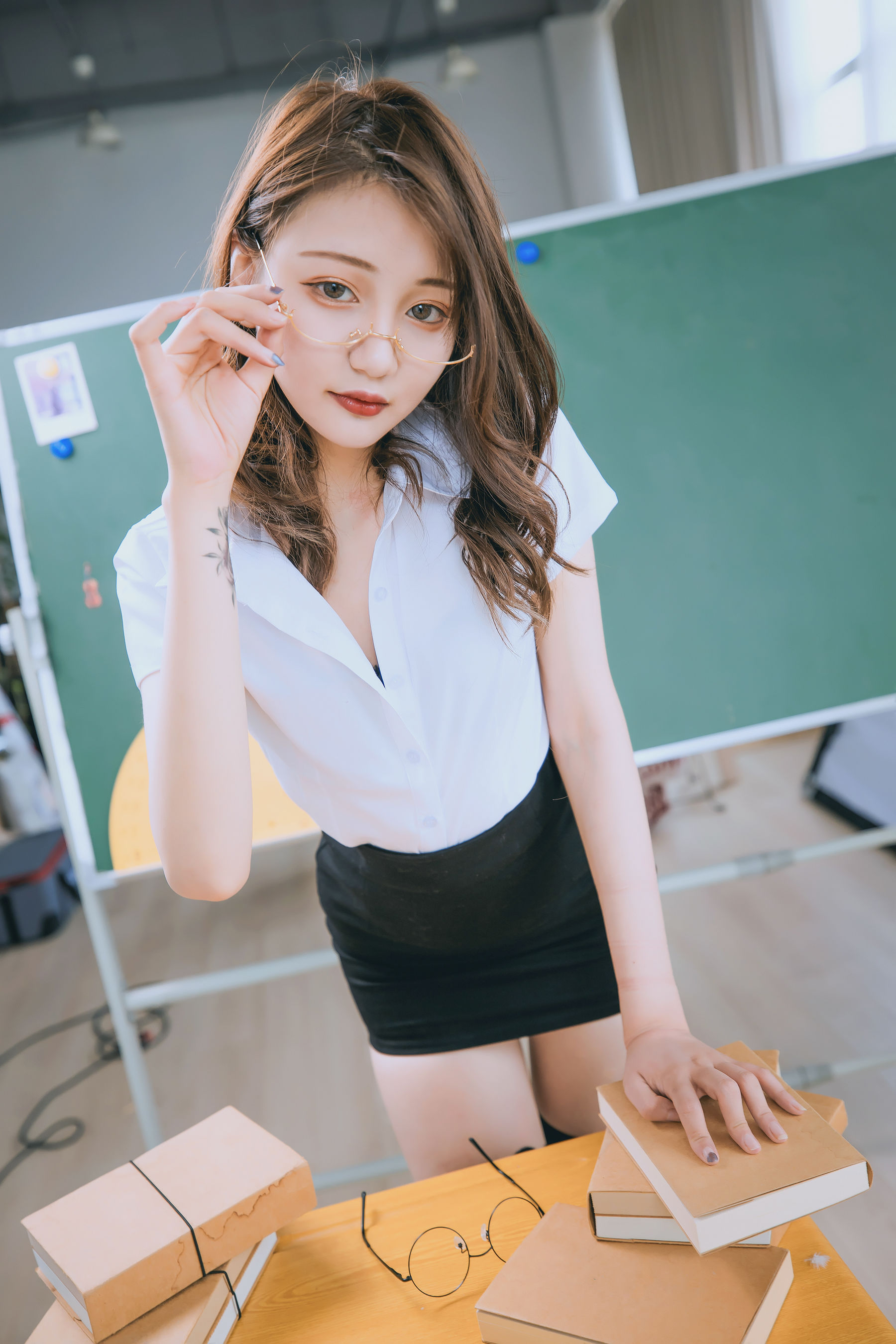 [COS福利] 萝莉神楽板真冬之数之歌-百合教室