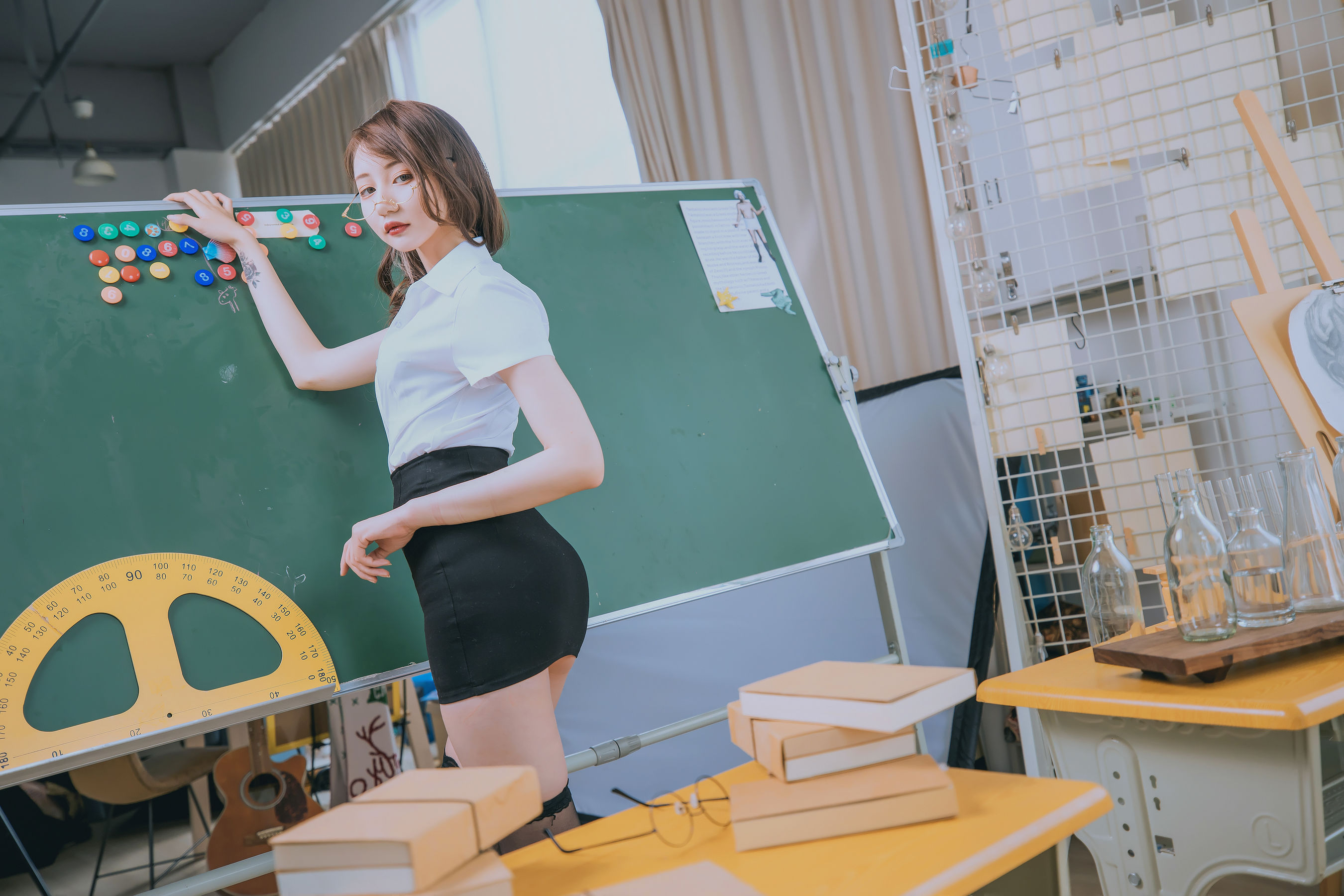 [COS福利] 萝莉神楽板真冬之数之歌-百合教室