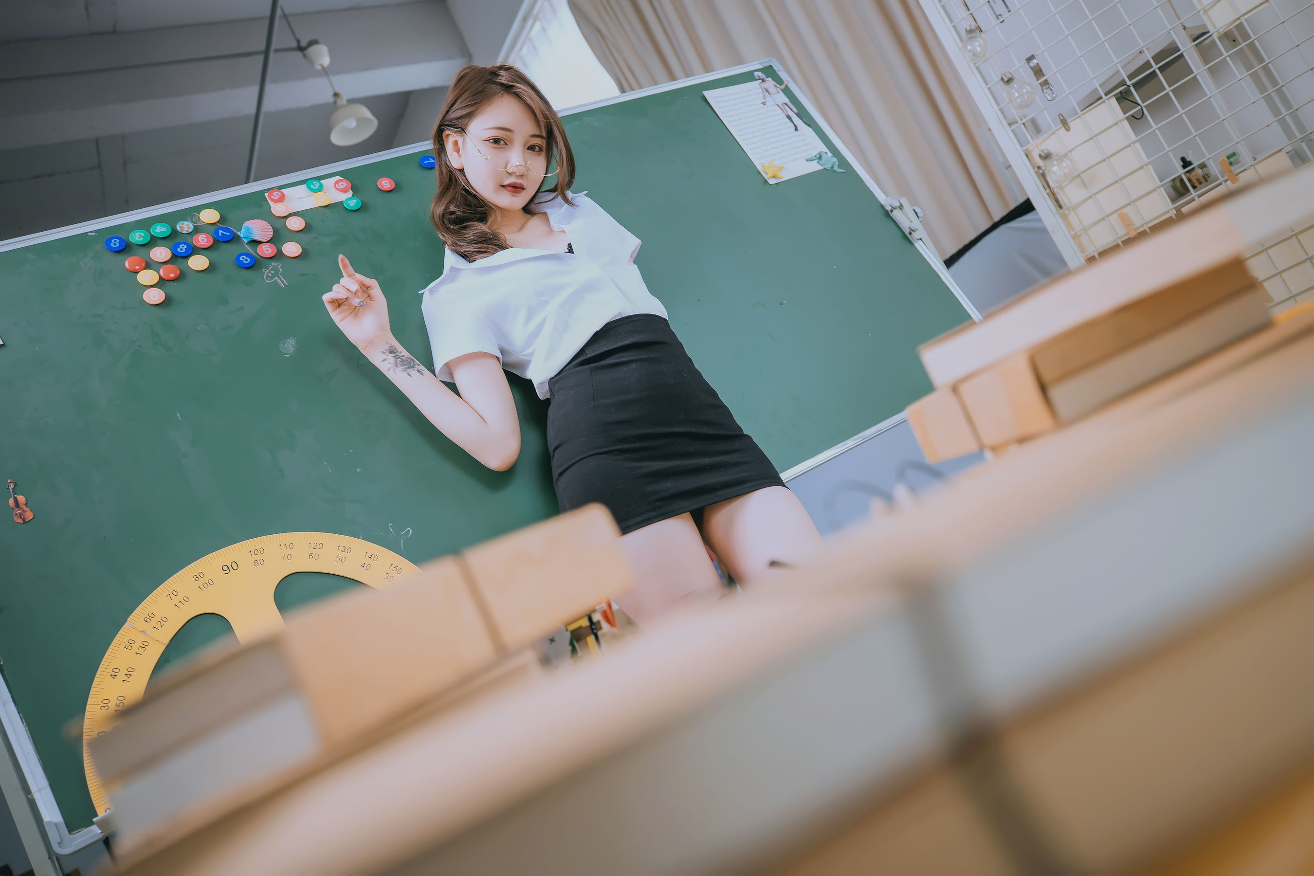 [COS福利] 萝莉神楽板真冬之数之歌-百合教室