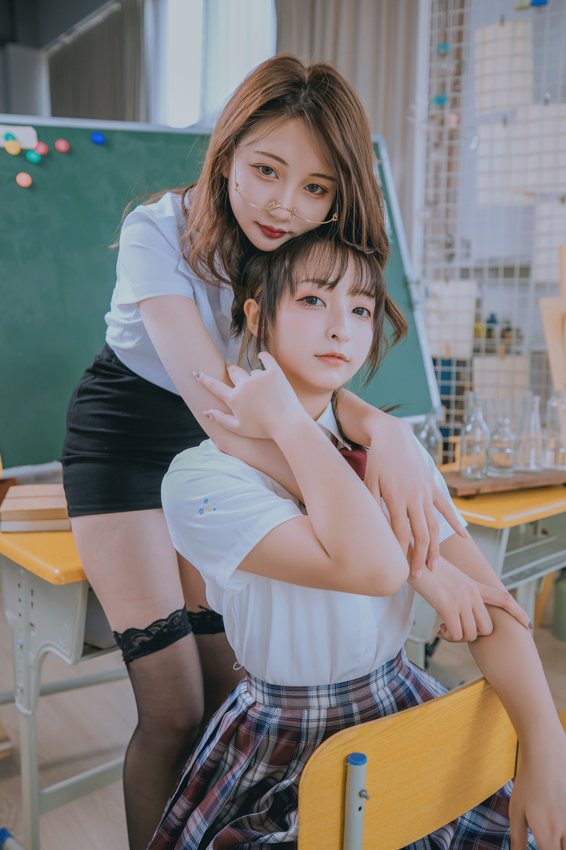 [COS福利] 萝莉神楽板真冬之数之歌-百合教室