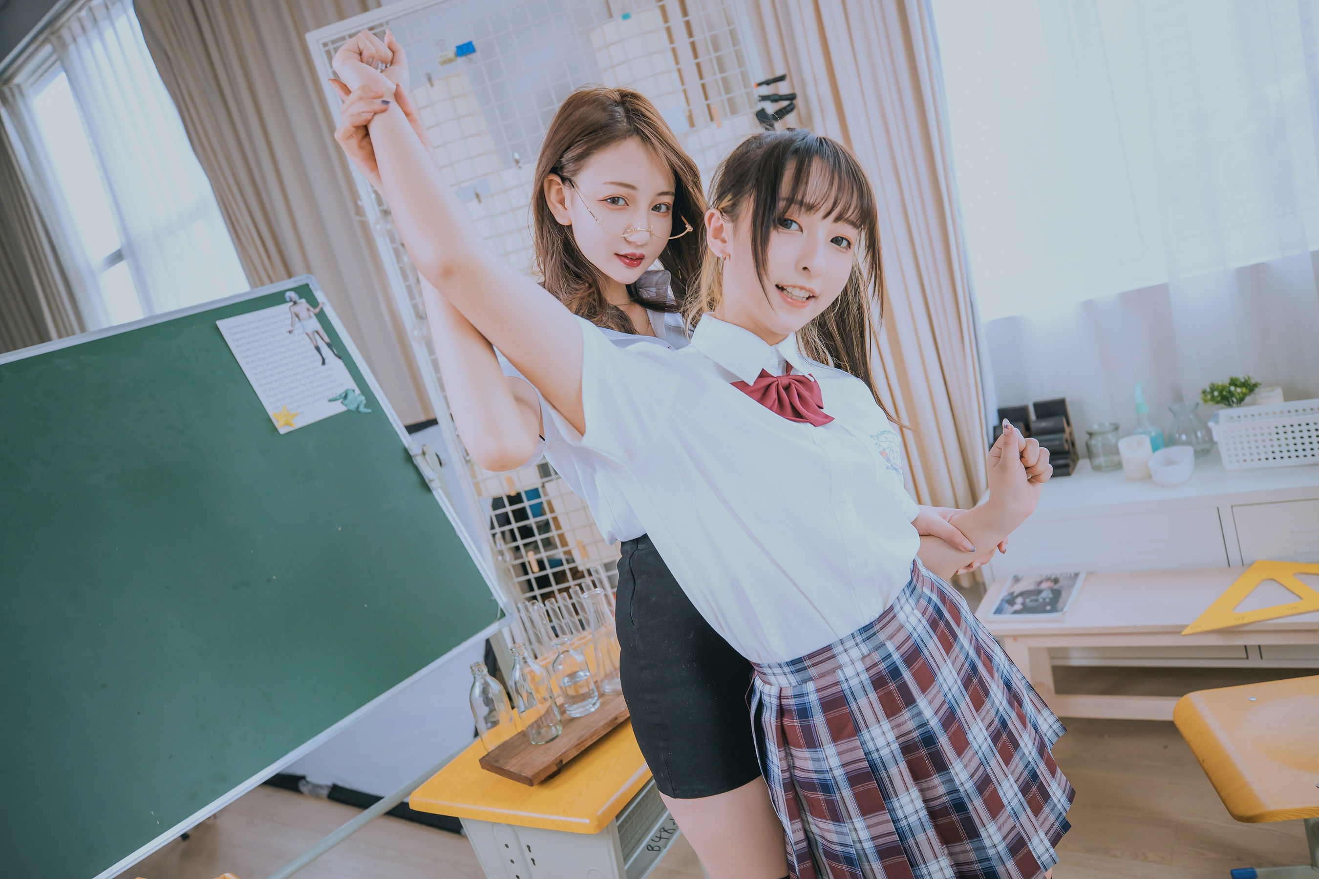 [COS福利] 萝莉神楽板真冬之数之歌-百合教室
