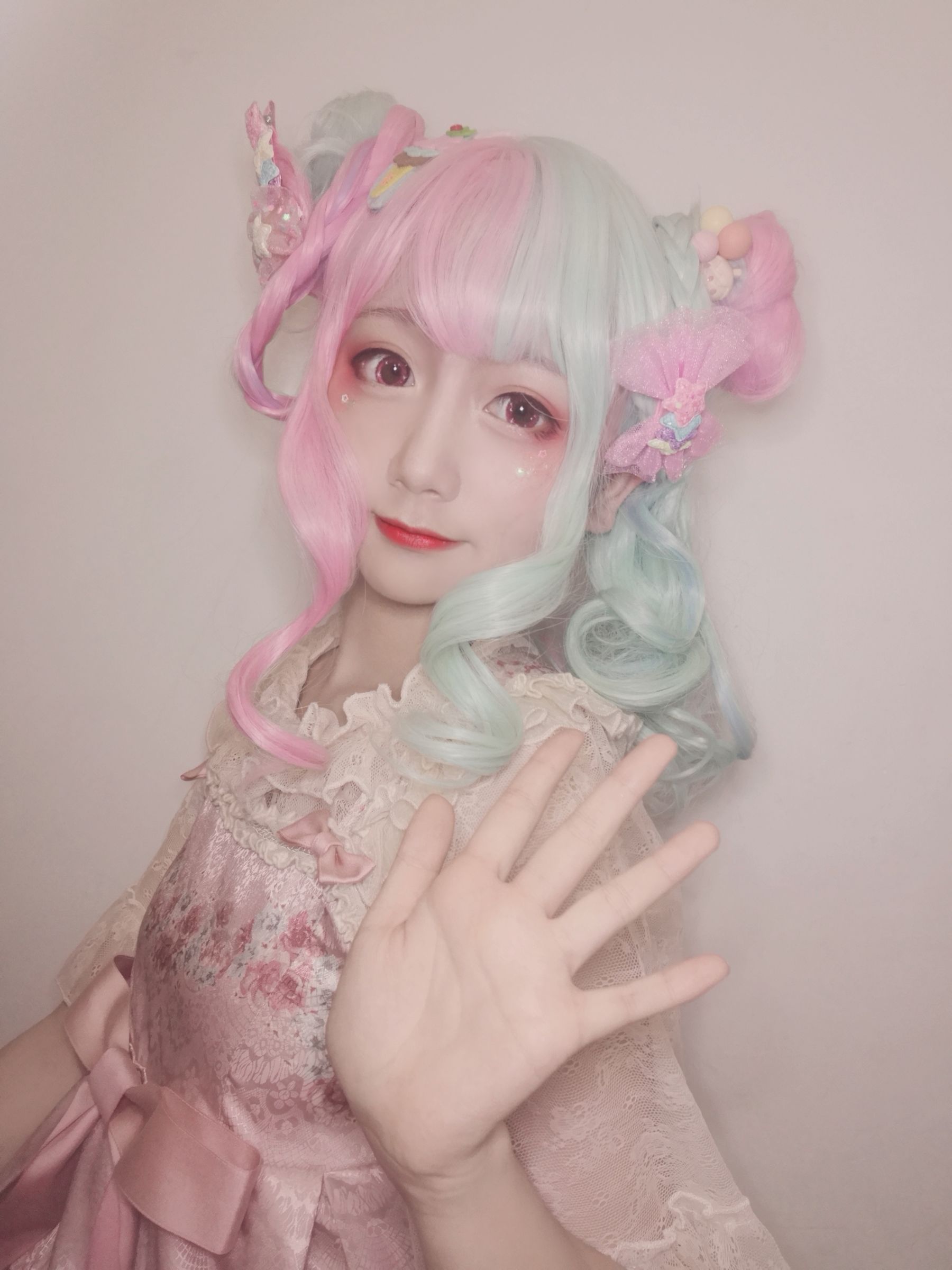 [COS福利] 动漫博主弦音sic - lolita草莓薄荷冰淇淋