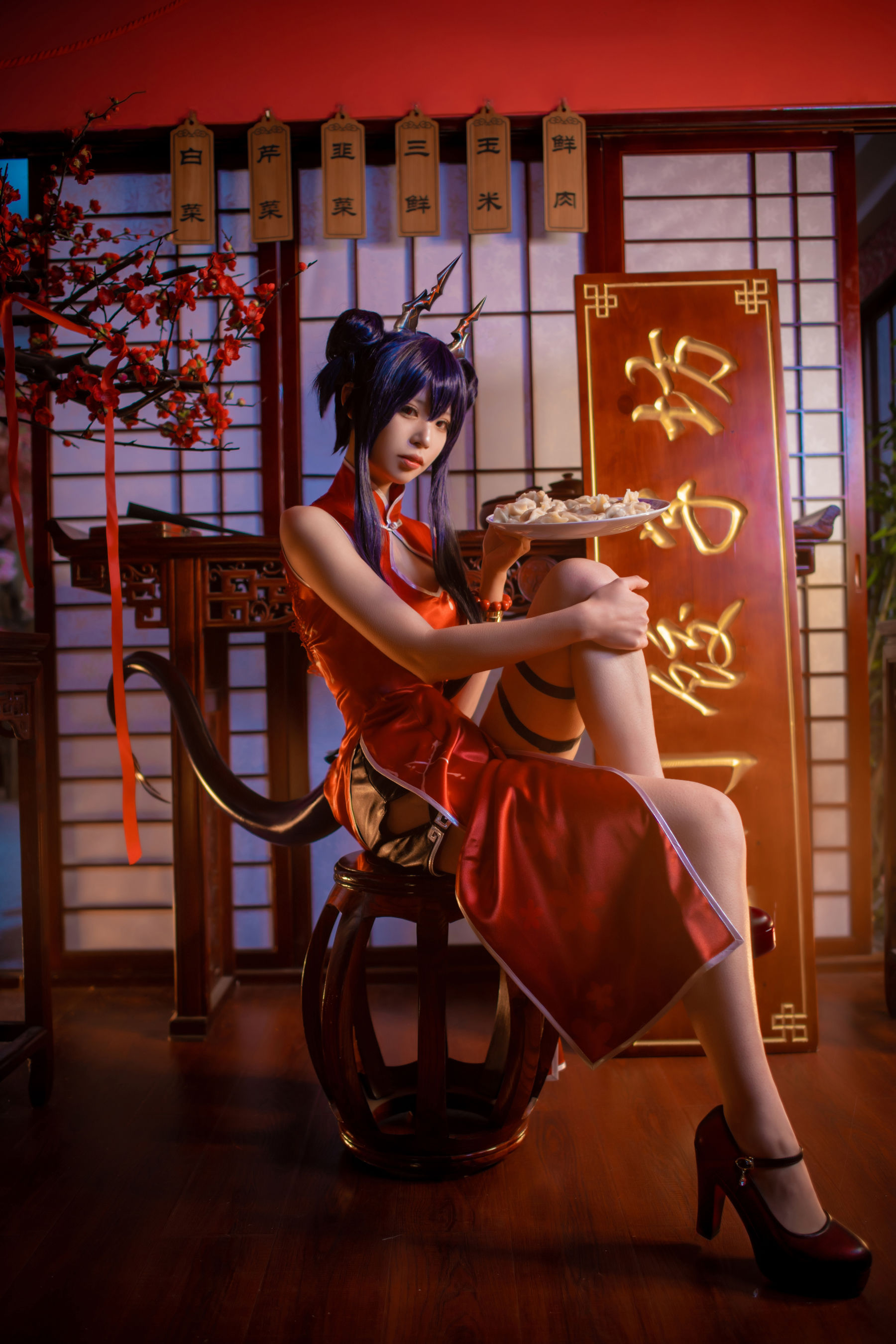 [COS福利] 动漫博主爱老师_PhD - 明日方舟 岁红霞 陈cos