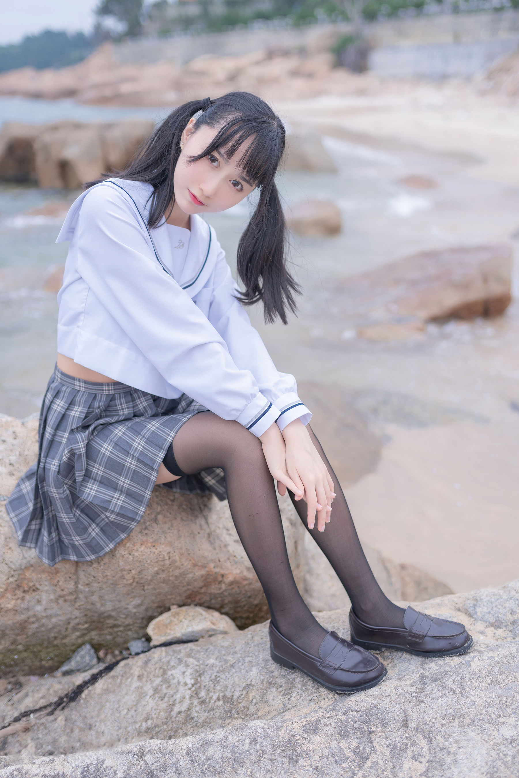 [COS福利] 萌系小姐姐木绵绵OwO - 海边JK