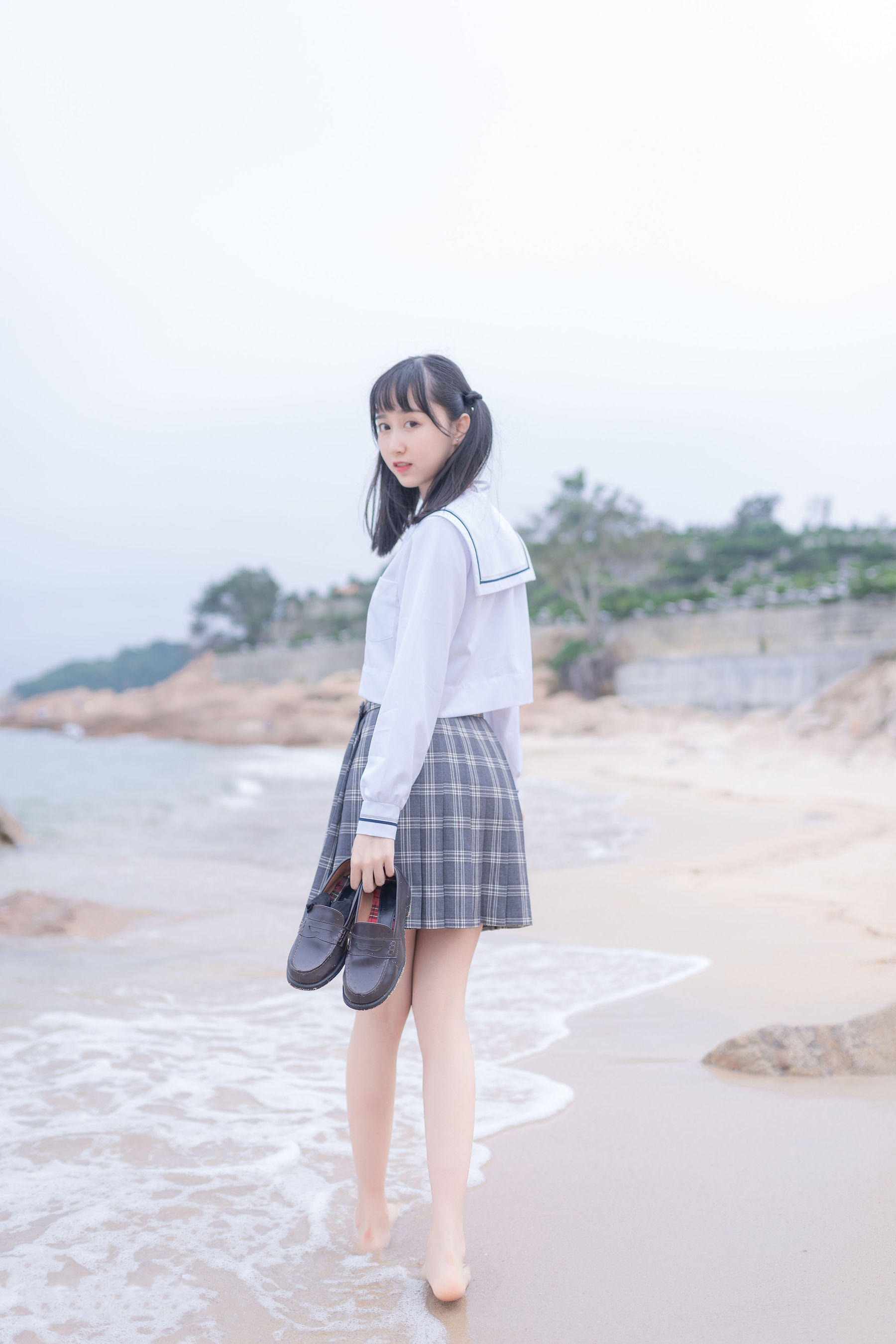 [COS福利] 萌系小姐姐木绵绵OwO - 海边JK