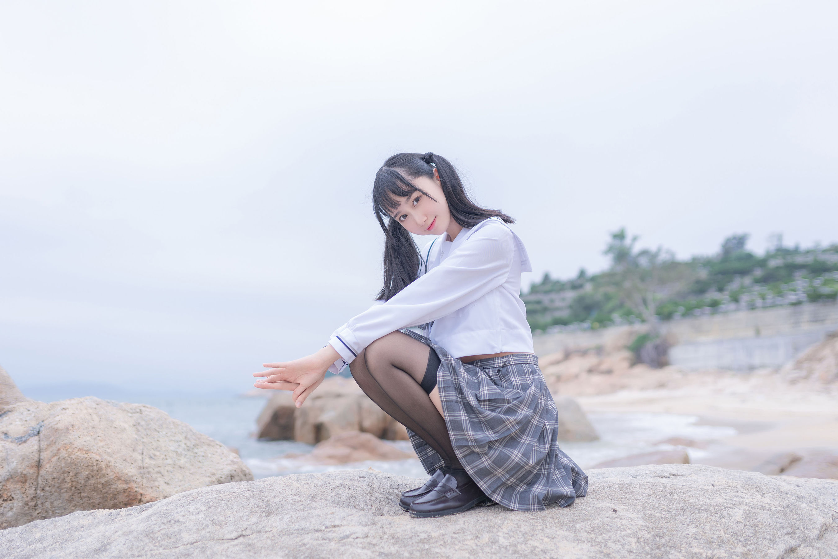 [COS福利] 萌系小姐姐木绵绵OwO - 海边JK