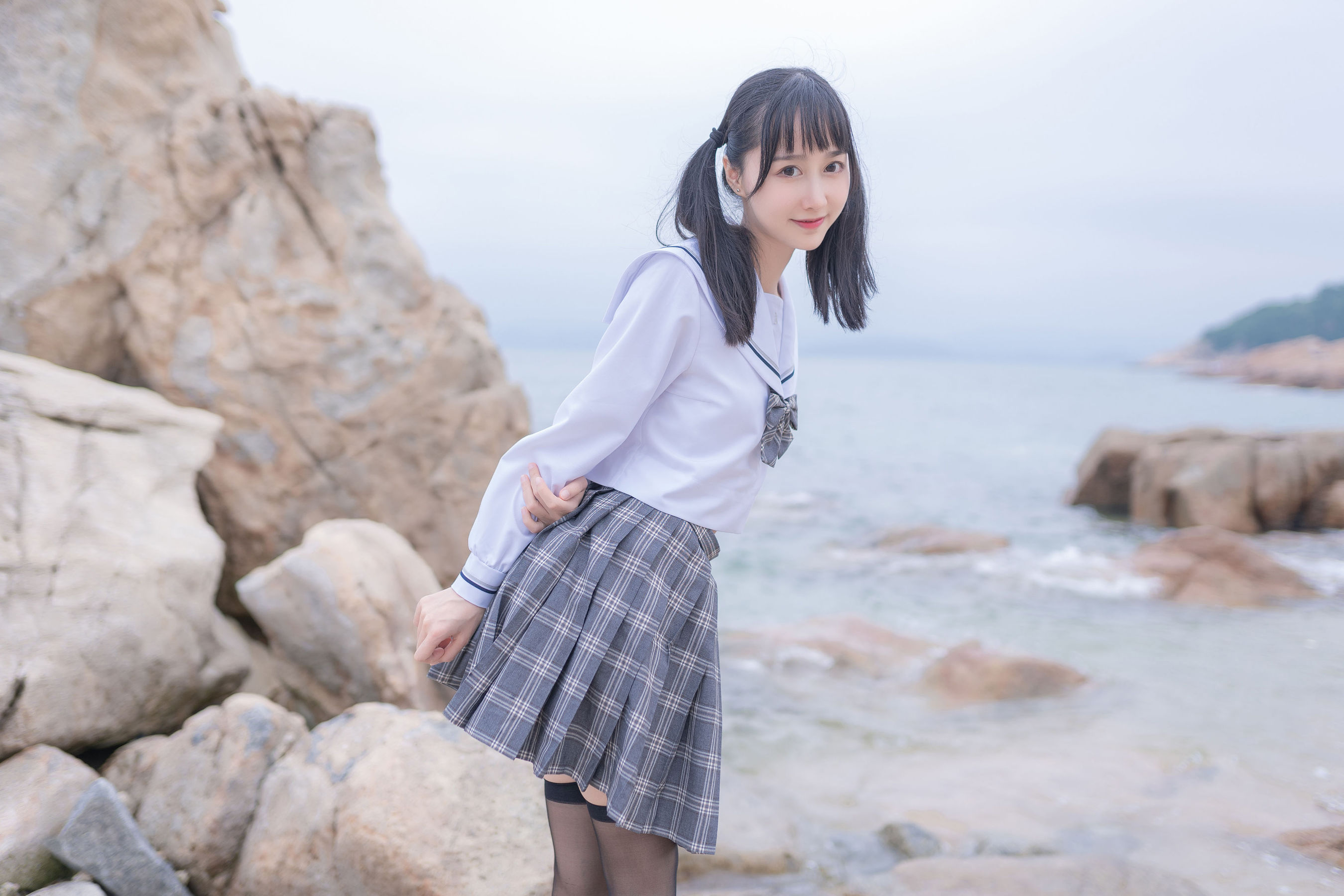 [COS福利] 萌系小姐姐木绵绵OwO - 海边JK