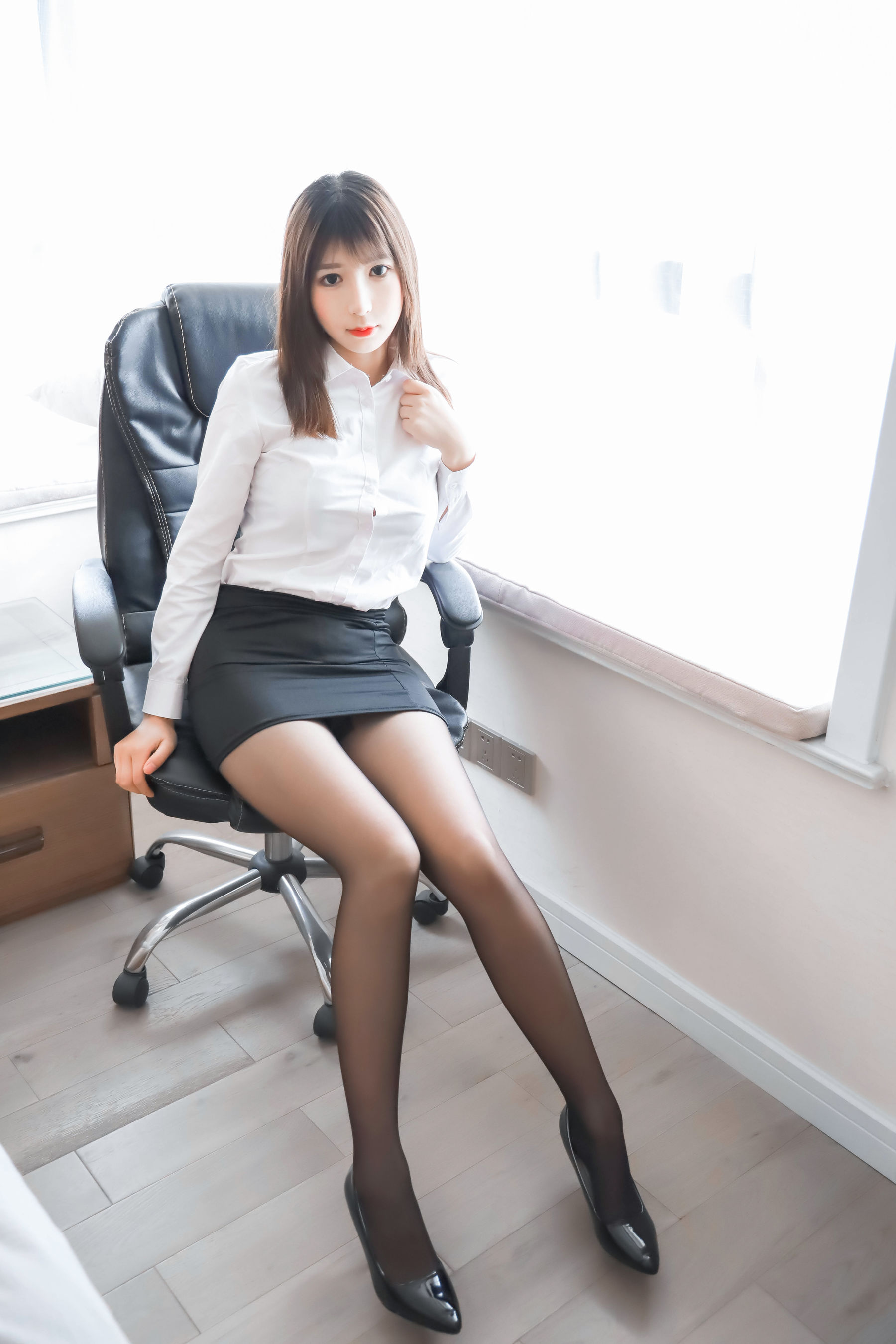 [COS福利] 斗鱼主播w黑米粥w - 制服OL