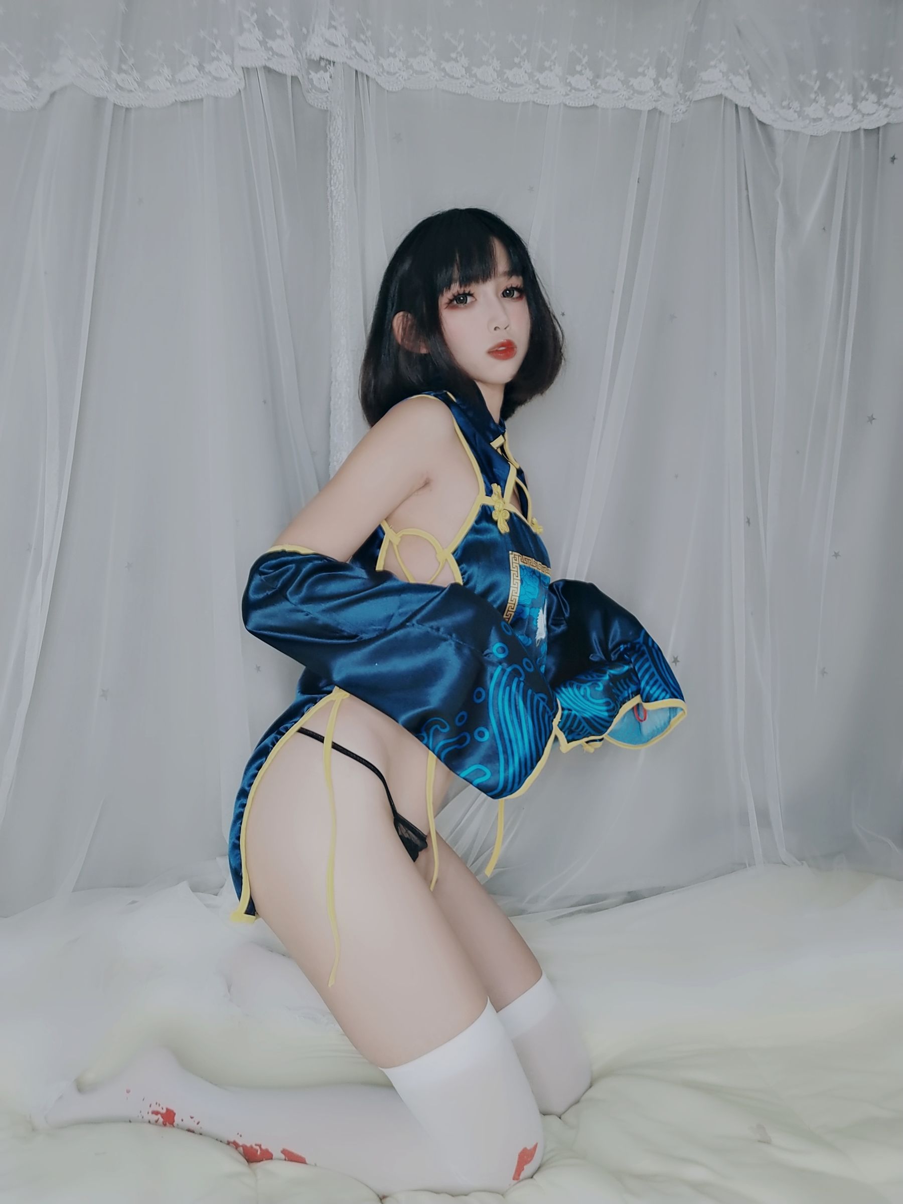 [COS福利] 微博妹子小酥酱 - 小僵尸