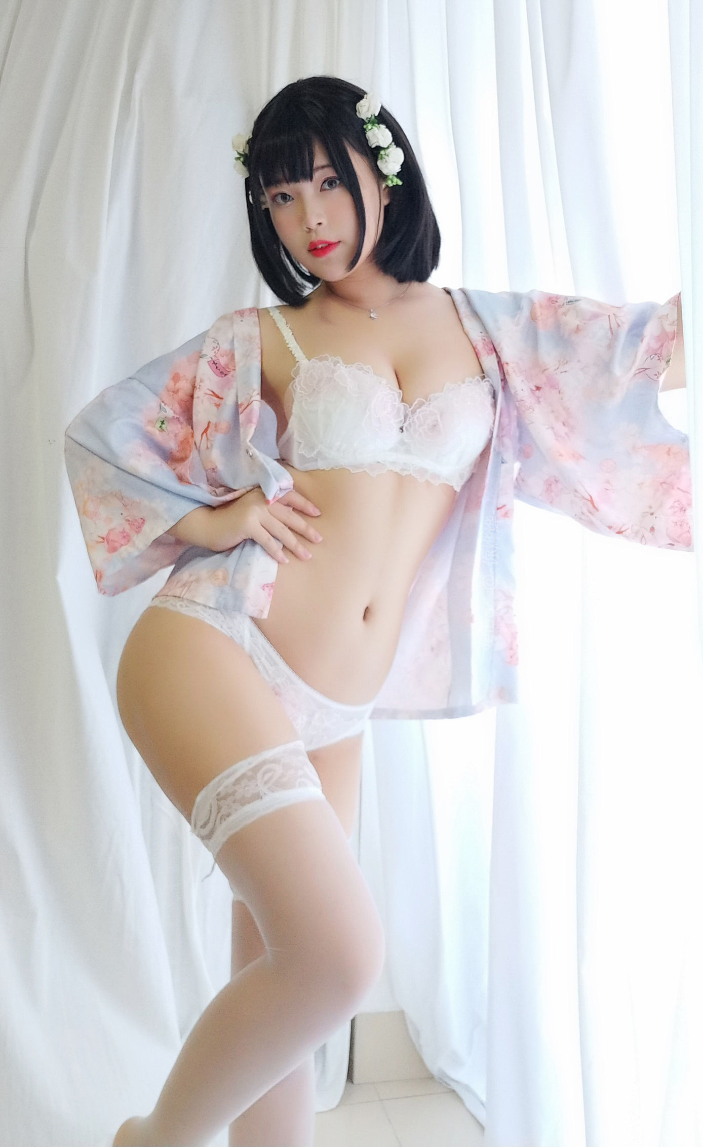 [COS福利] 萌系小姐姐-白烨- - 花与酒与少女