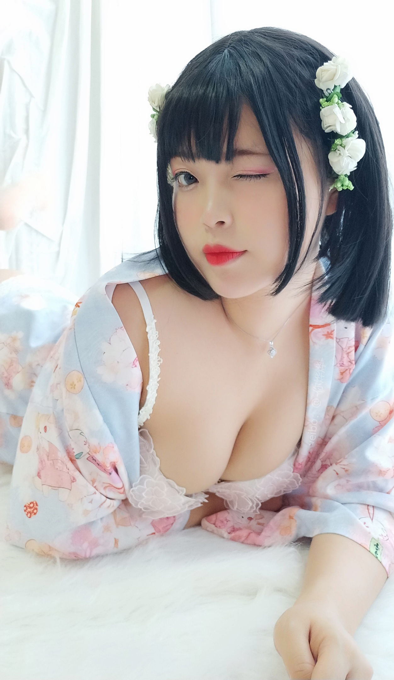 [COS福利] 萌系小姐姐-白烨- - 花与酒与少女