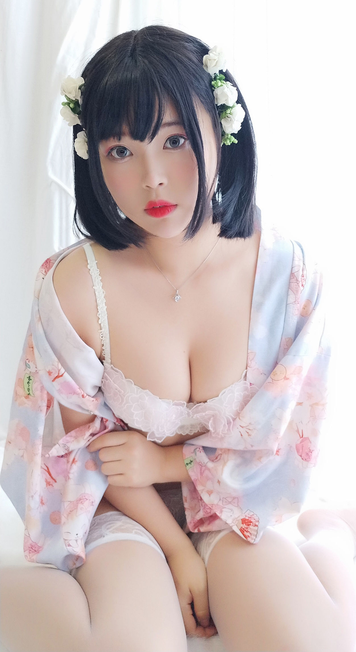 [COS福利] 萌系小姐姐-白烨- - 花与酒与少女
