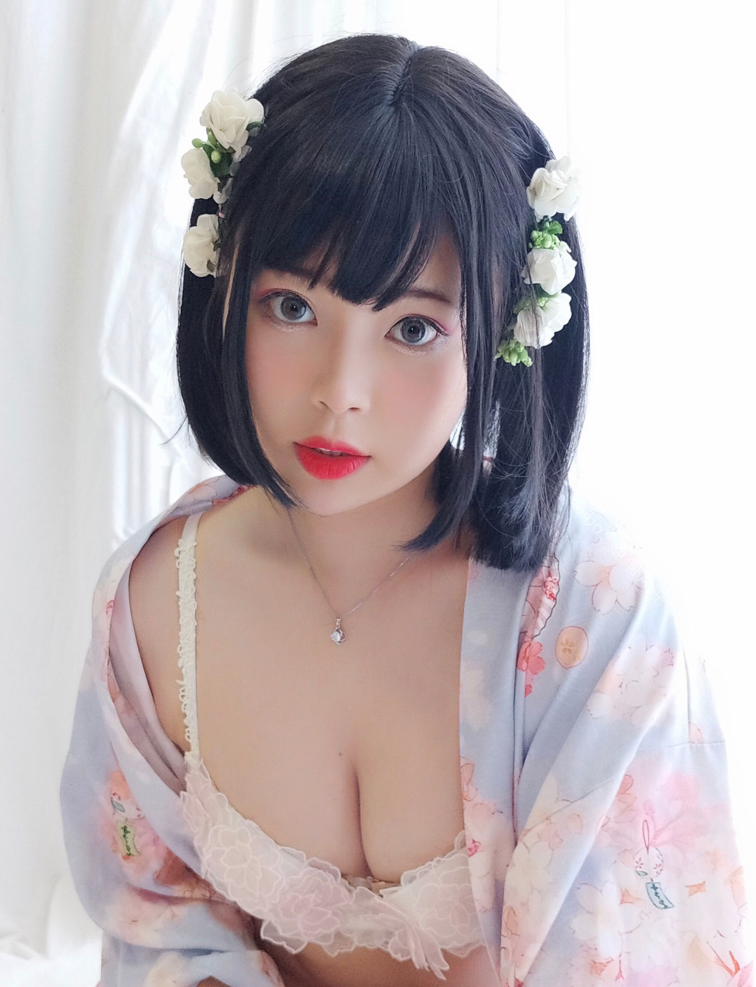 [COS福利] 萌系小姐姐-白烨- - 花与酒与少女
