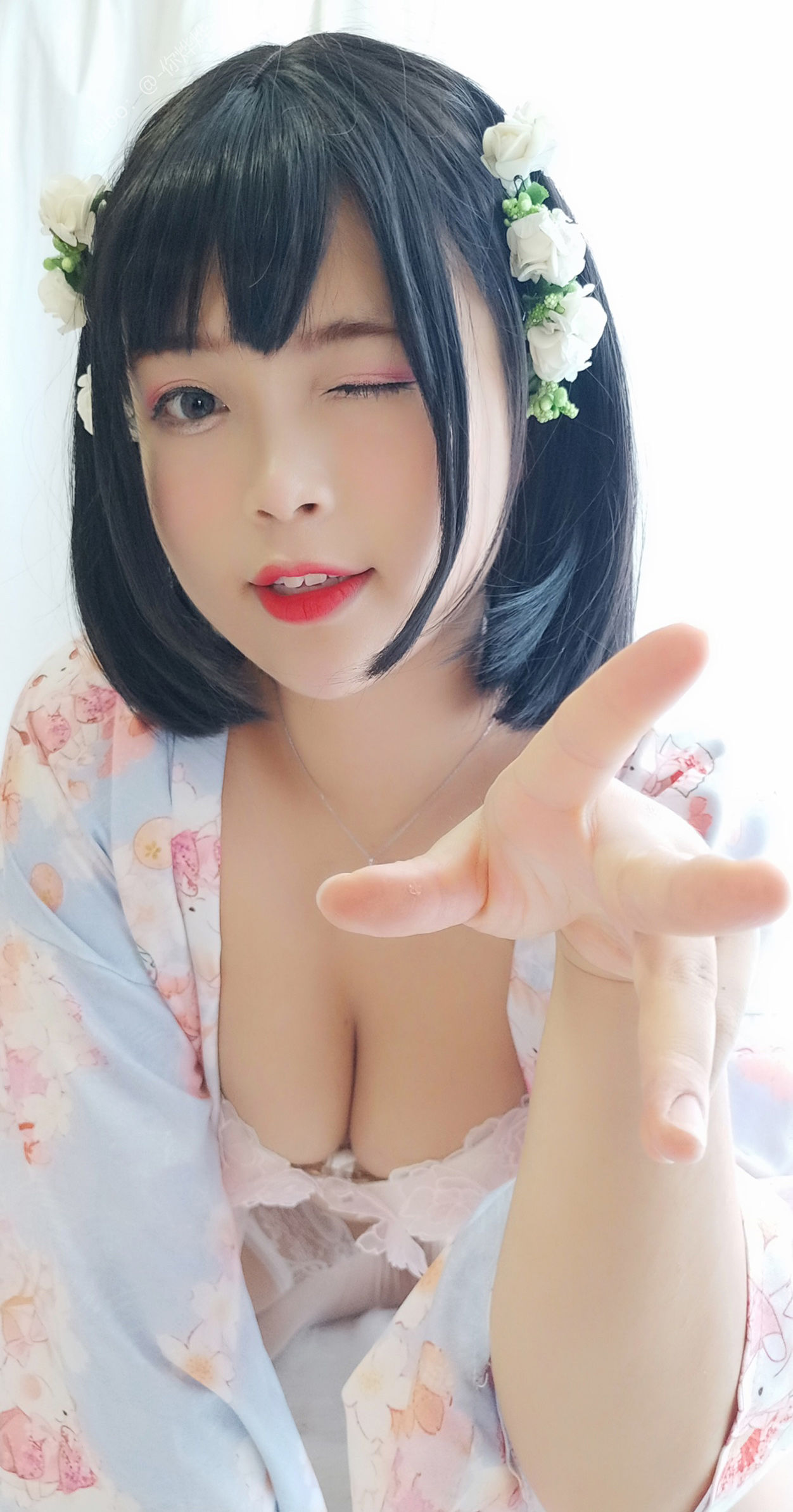 [COS福利] 萌系小姐姐-白烨- - 花与酒与少女