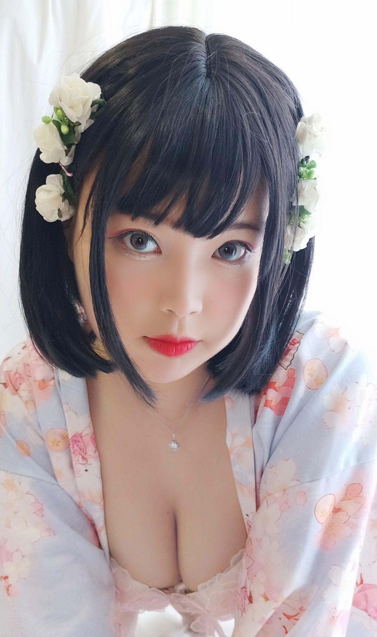 [COS福利] 萌系小姐姐-白烨- - 花与酒与少女