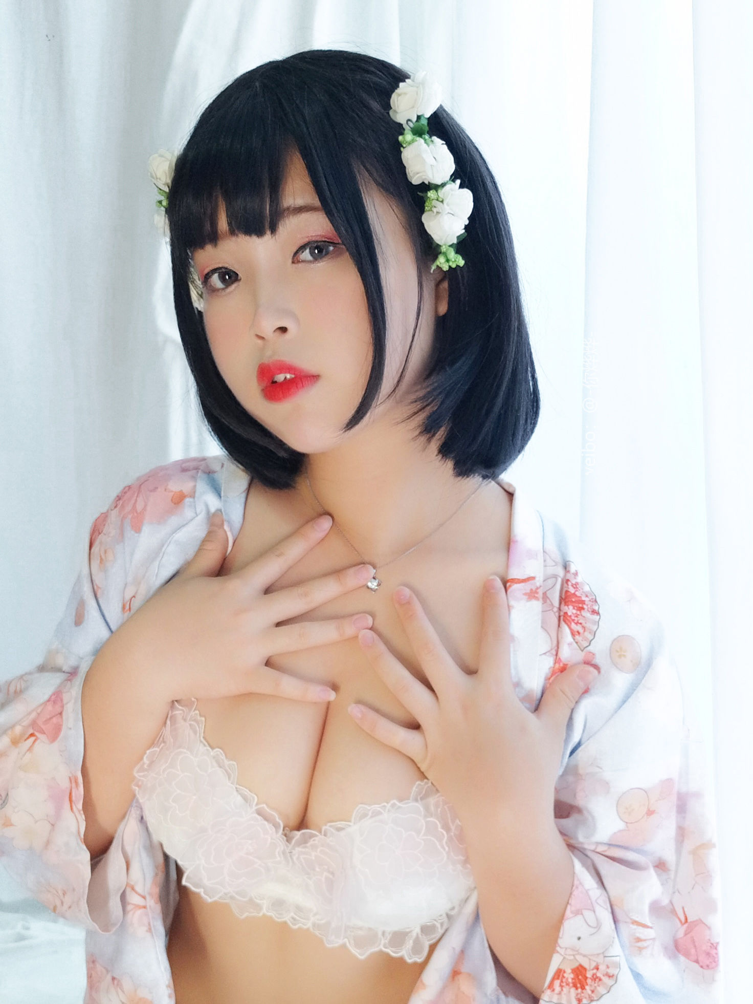 [COS福利] 萌系小姐姐-白烨- - 花与酒与少女