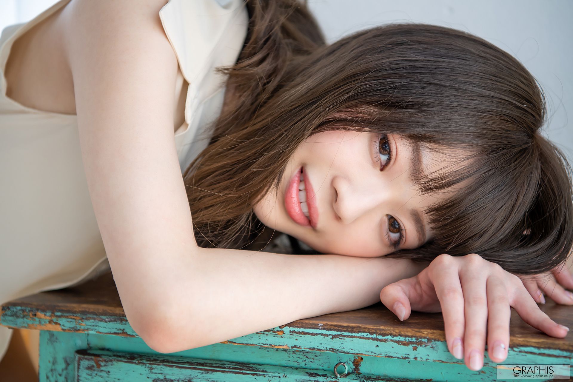 [Graphis] First Gravure 初脱ぎ娘 No.169 Izuna Maki 槙いずな