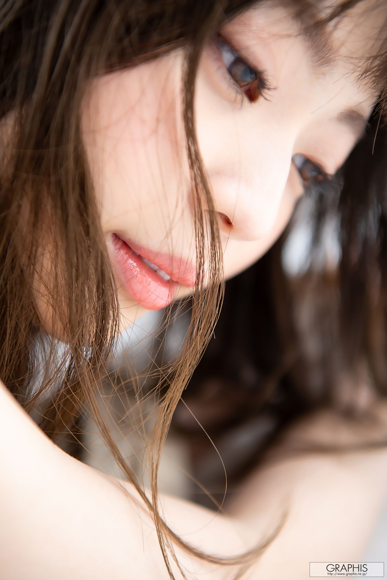 [Graphis] First Gravure 初脱ぎ娘 No.169 Izuna Maki 槙いずな