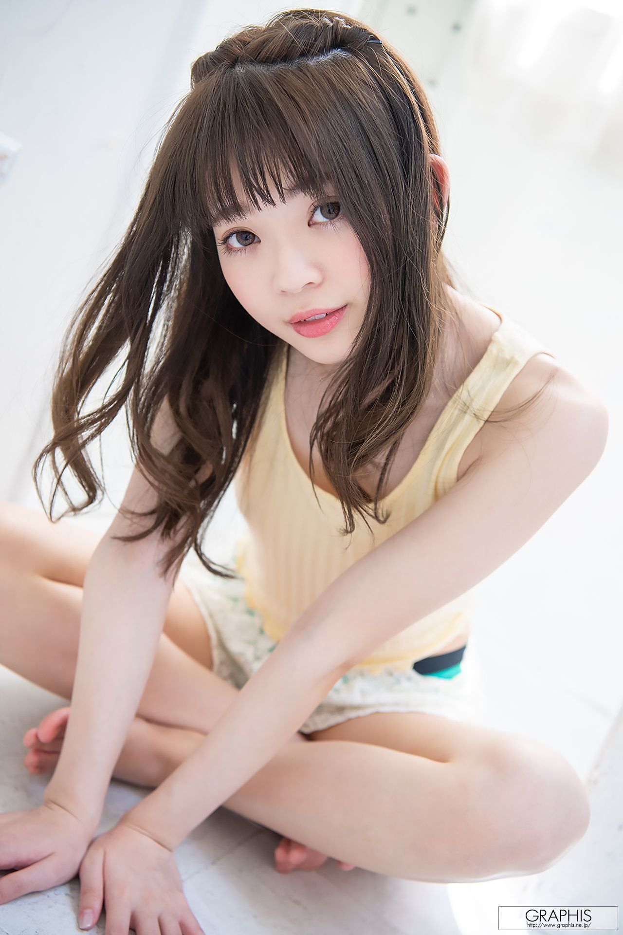 [Graphis] First Gravure 初脱ぎ娘 No.169 Izuna Maki 槙いずな