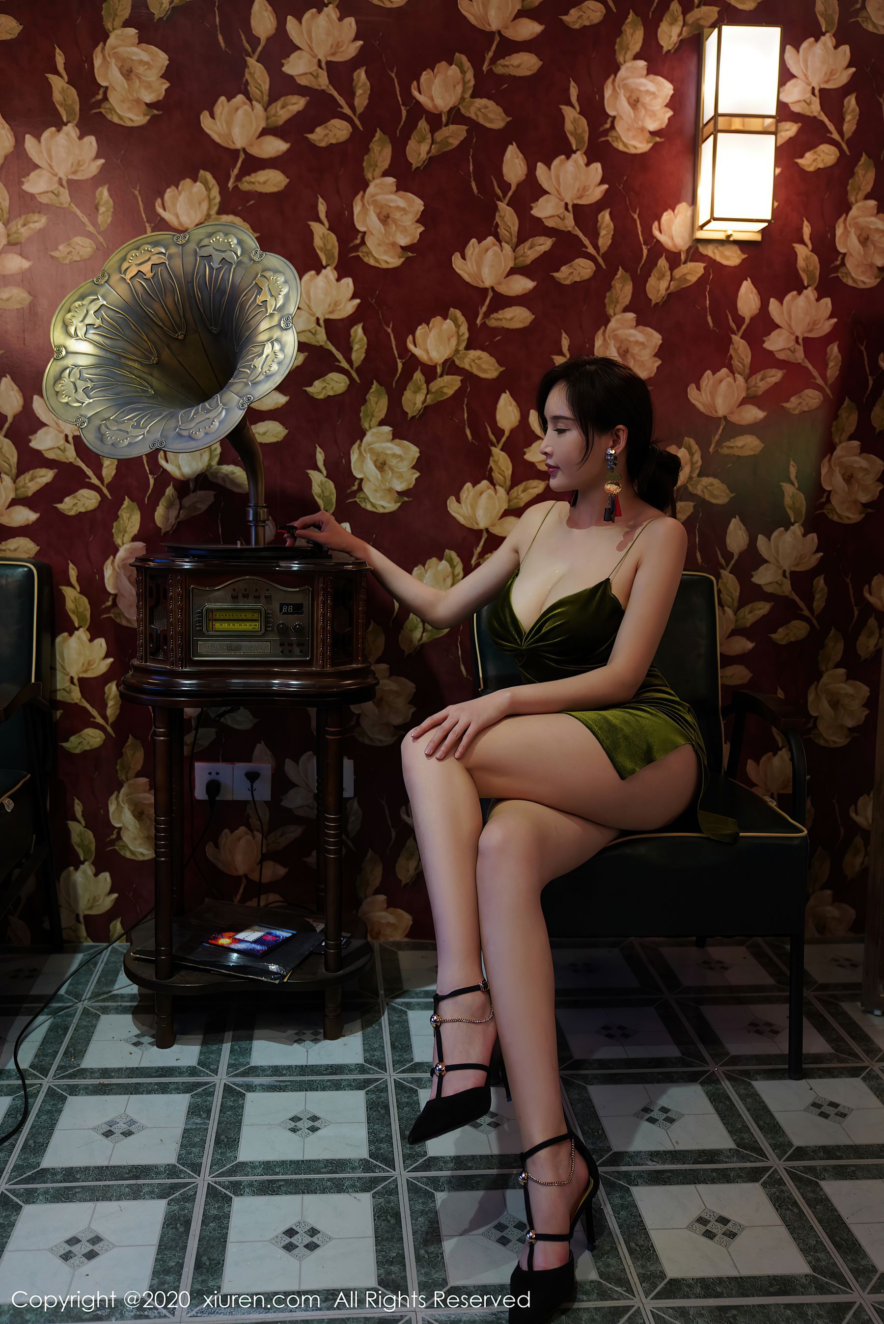 [秀人XiuRen] No.2477 奶瓶土肥圆矮挫丑黑穷
