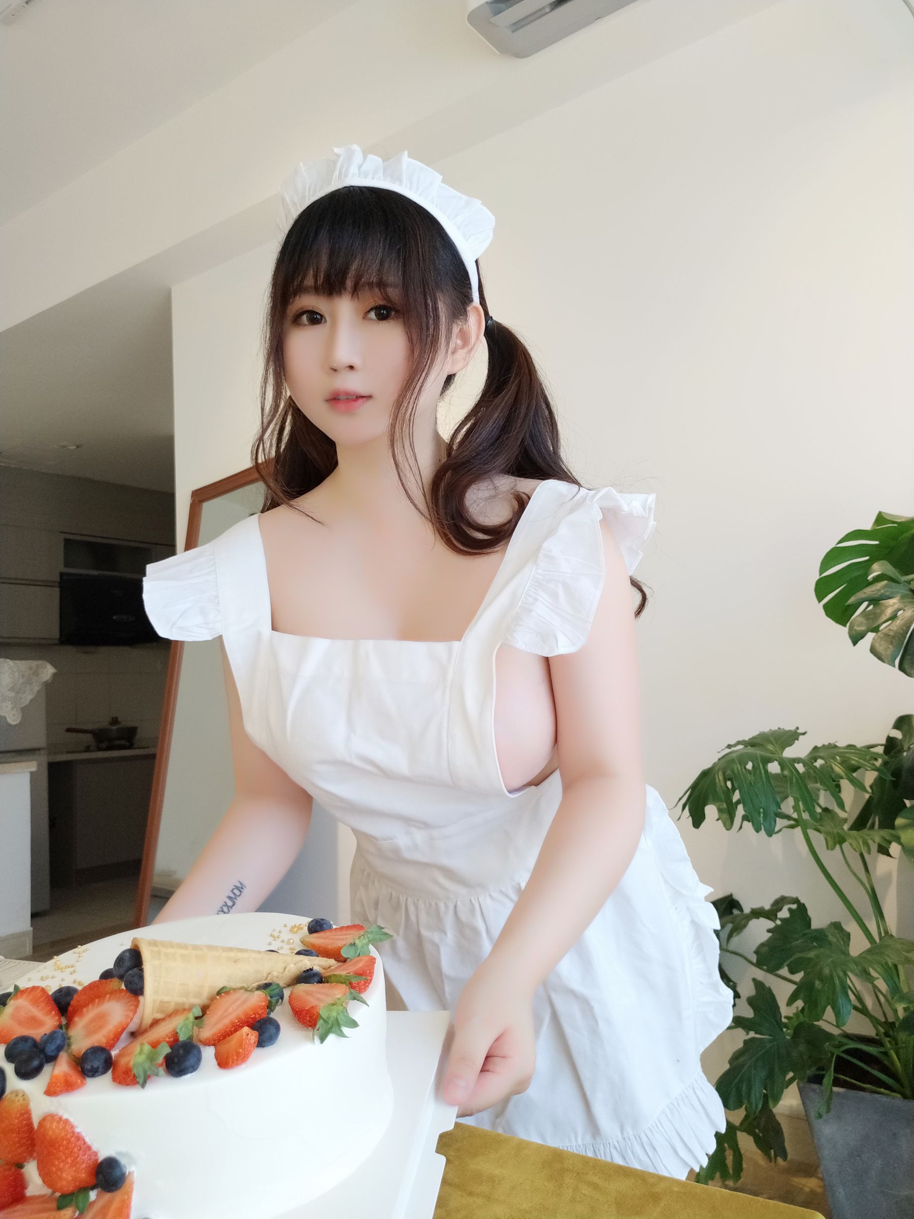 [Cosplay写真] 蜜桃少女是依酱呀 - 小厨娘