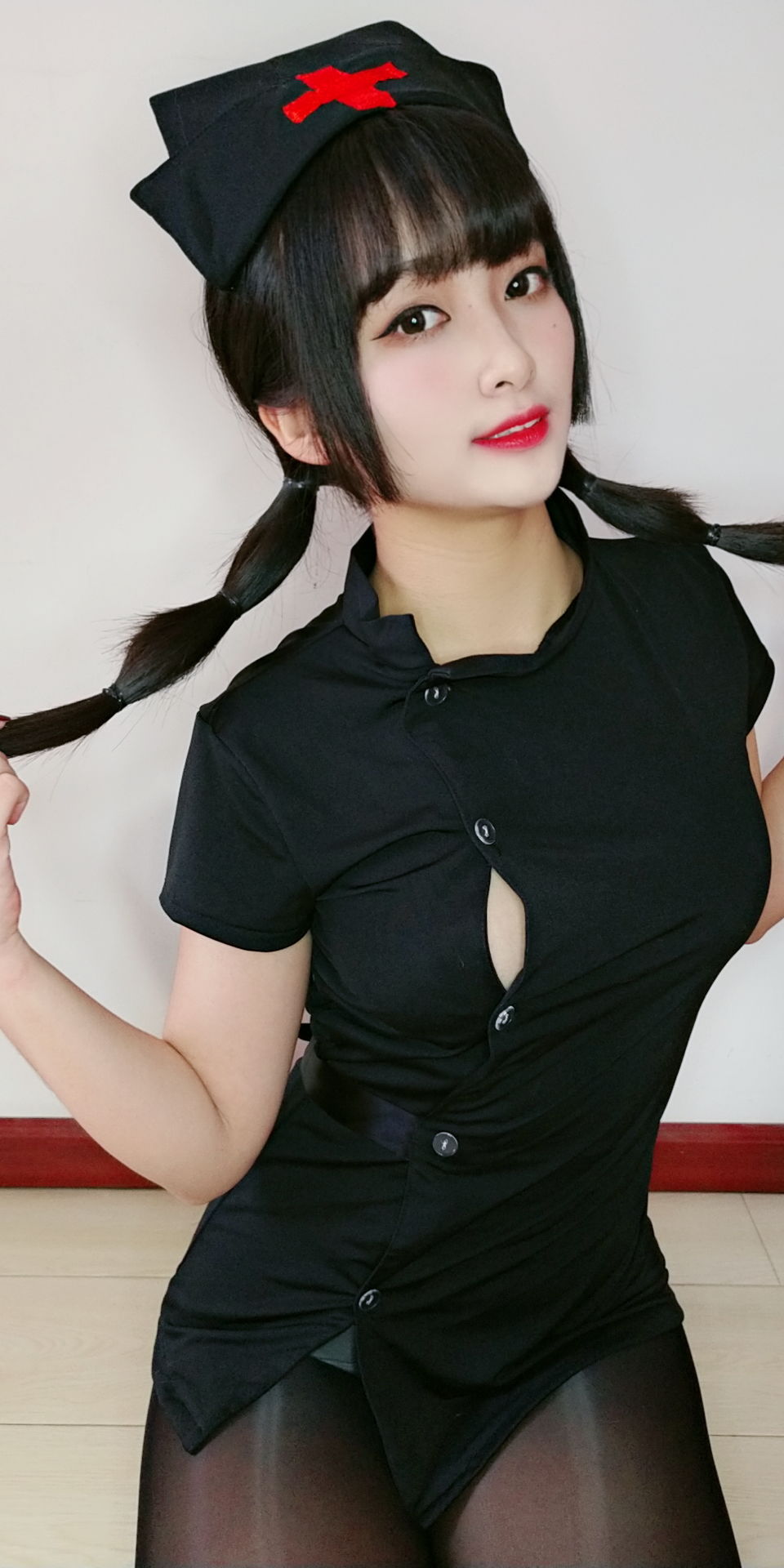 [Cosplay写真] 动漫博主洛璃LoLiSAMA - 情人节小护士