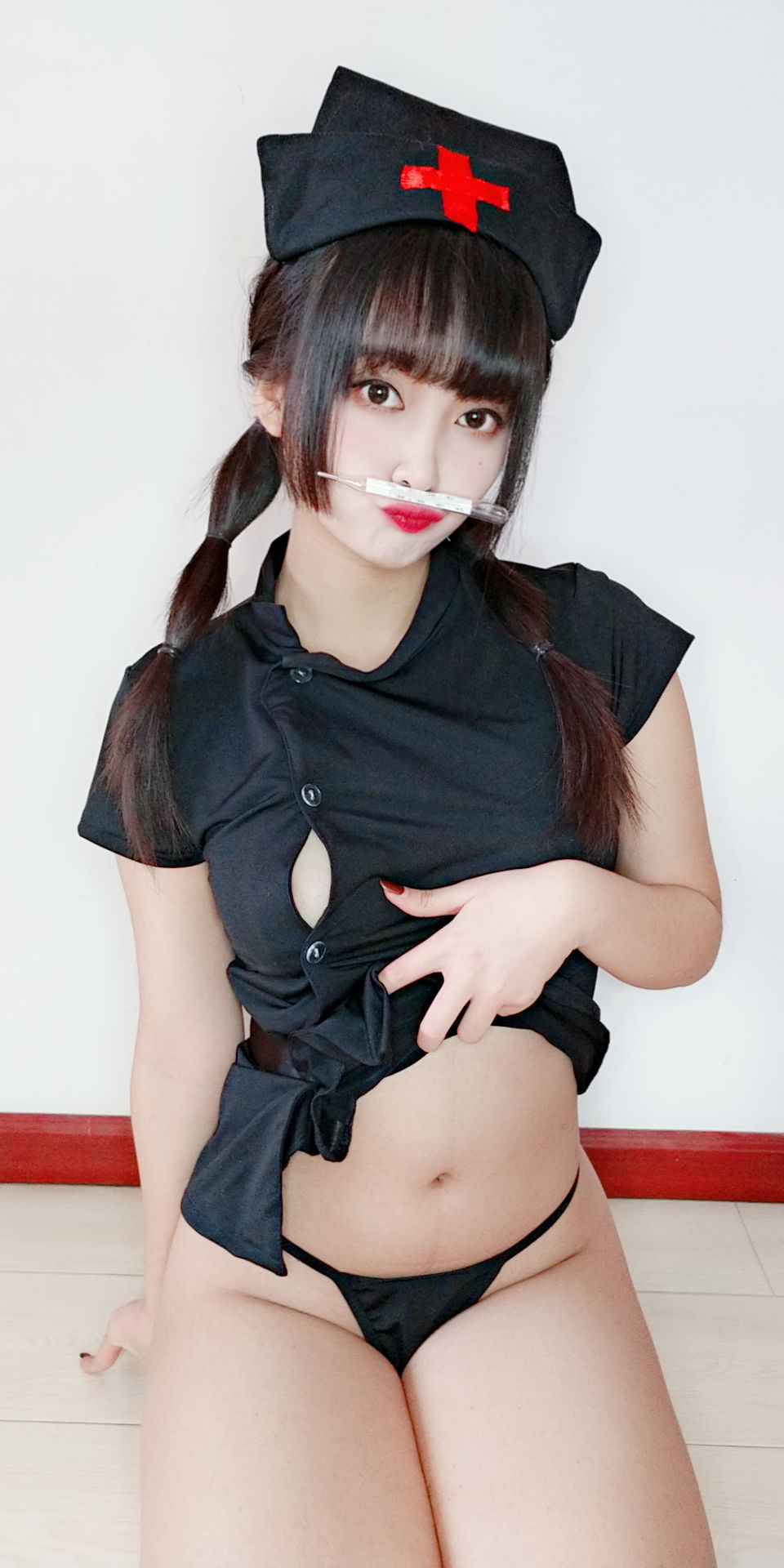 [Cosplay写真] 动漫博主洛璃LoLiSAMA - 情人节小护士