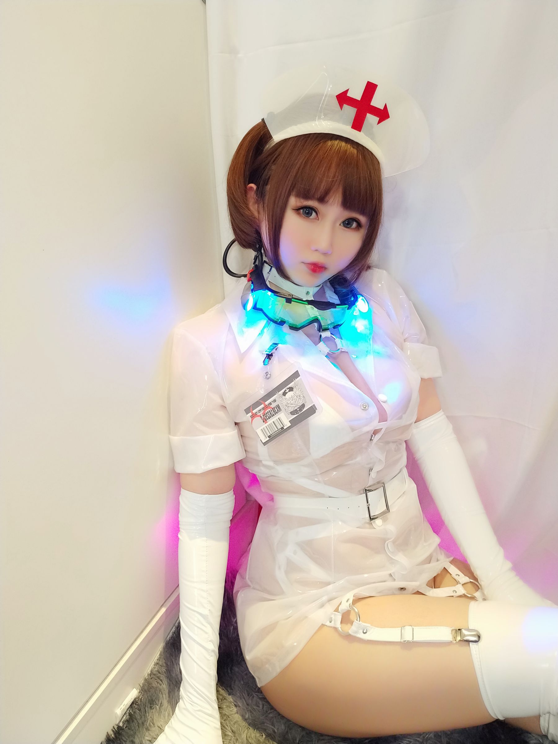 [Cosplay写真] 蜜桃少女是依酱呀 - 专属护士