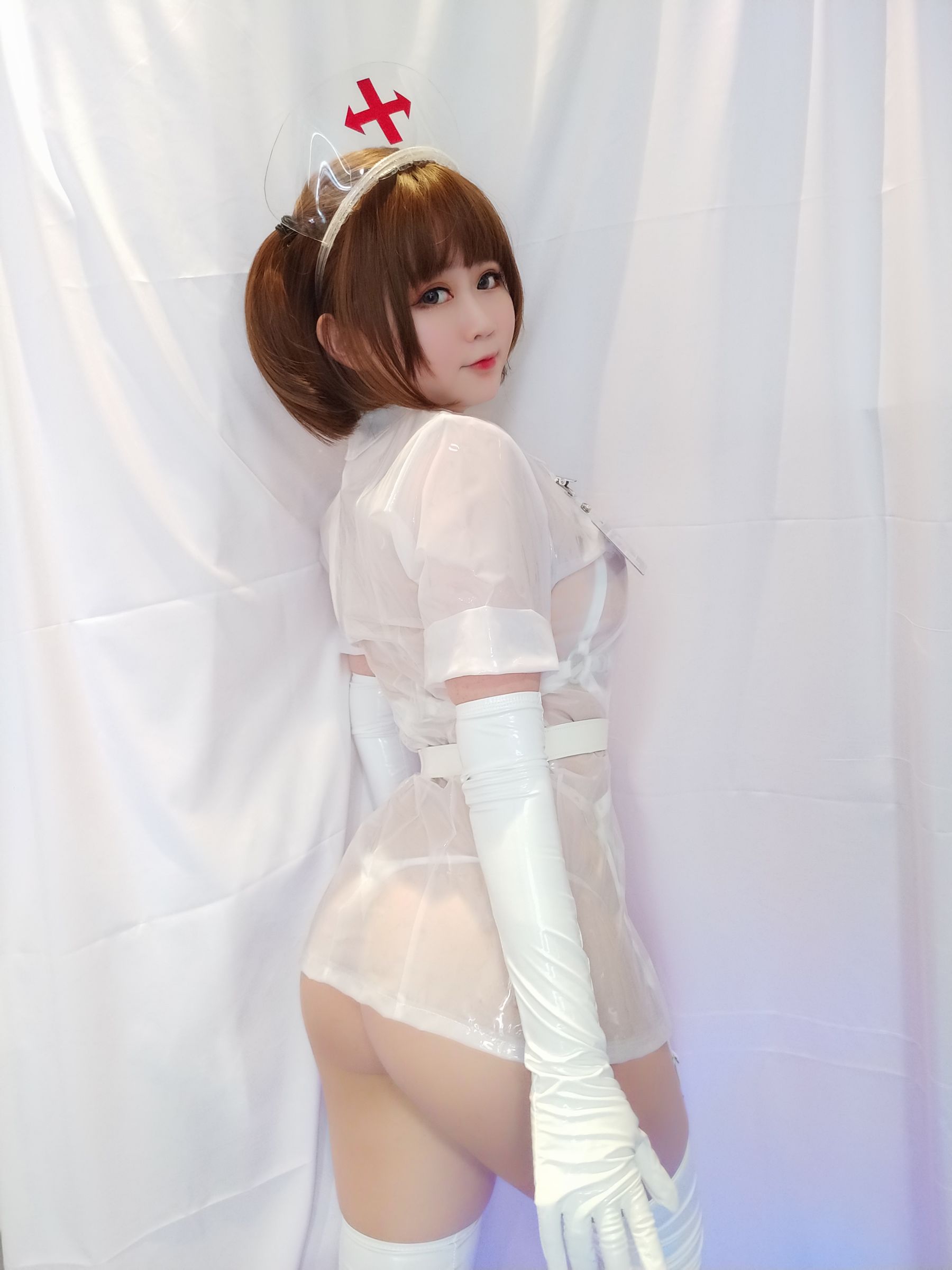 [Cosplay写真] 蜜桃少女是依酱呀 - 专属护士